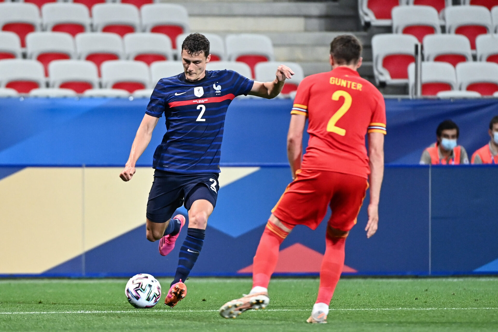Après le Mondial 2018, Benjamin Pavard va jouer sa deuxième compétition avec l'Equipe de France (iconsport) Après le Mondial 2018, Benjamin Pavard va jouer sa deuxième compétition avec l'Equipe de France (iconsport)