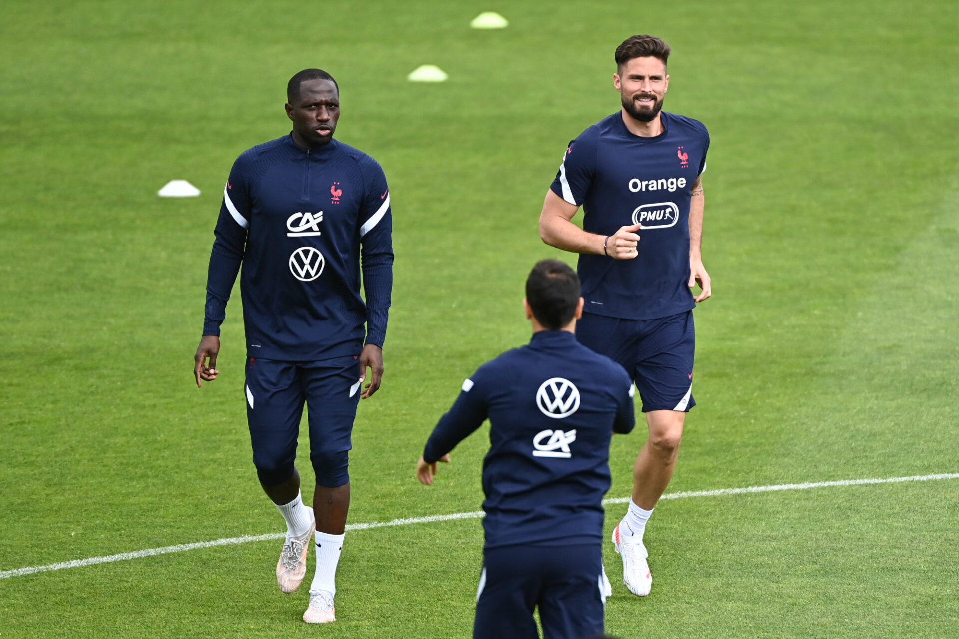 Olivier Giroud a retrouvé les Bleus avec toujours autant de bonheur, malgré son soudain statut de remplaçant. Icon SPORT