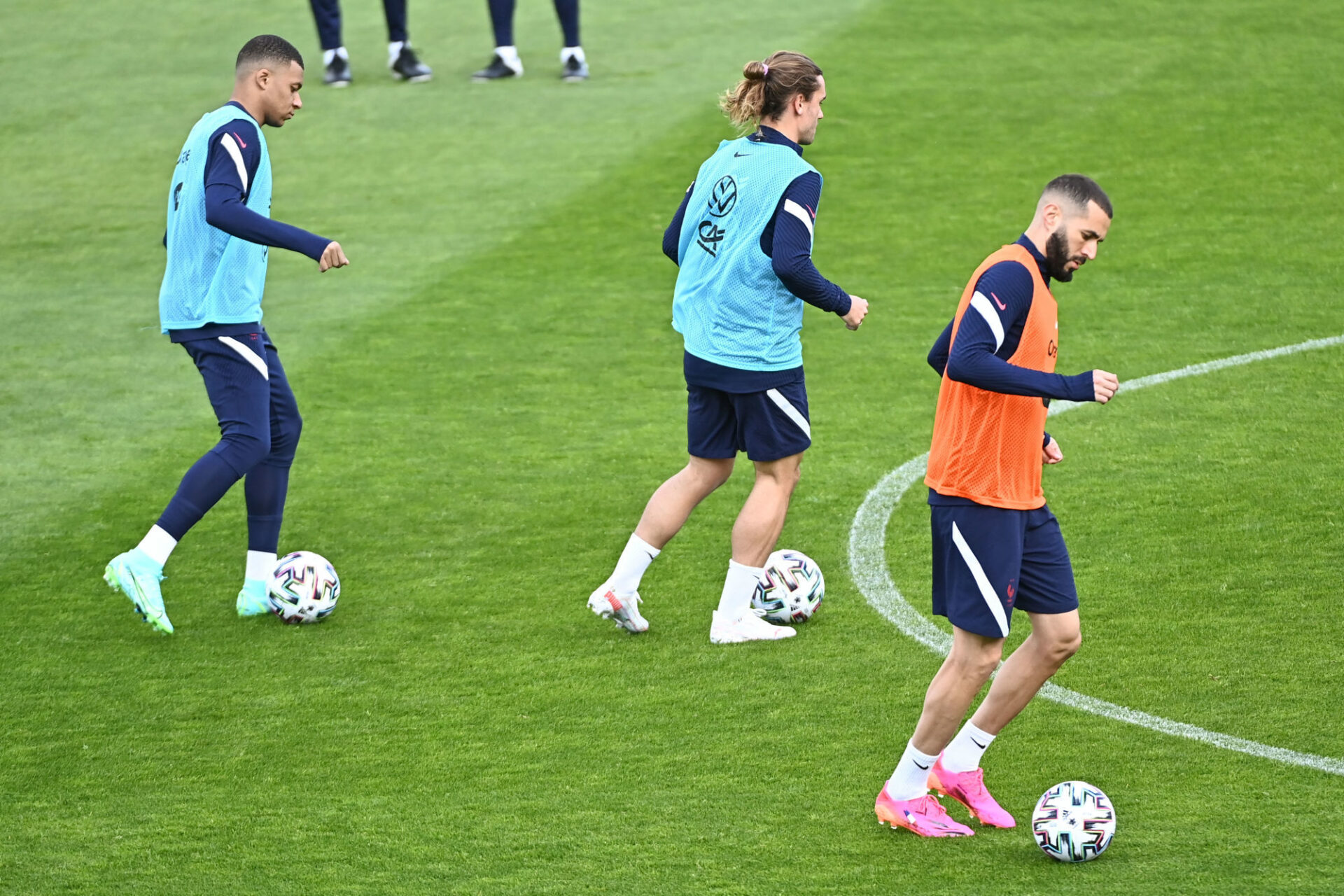 Kylian Mbapp&eacute;, Antoine Griezmann et Karim Benzema r&eacute;p&egrave;tent leurs gammes... en vue de leur association en match officiel mercredi 2 juin ? Icon Sport