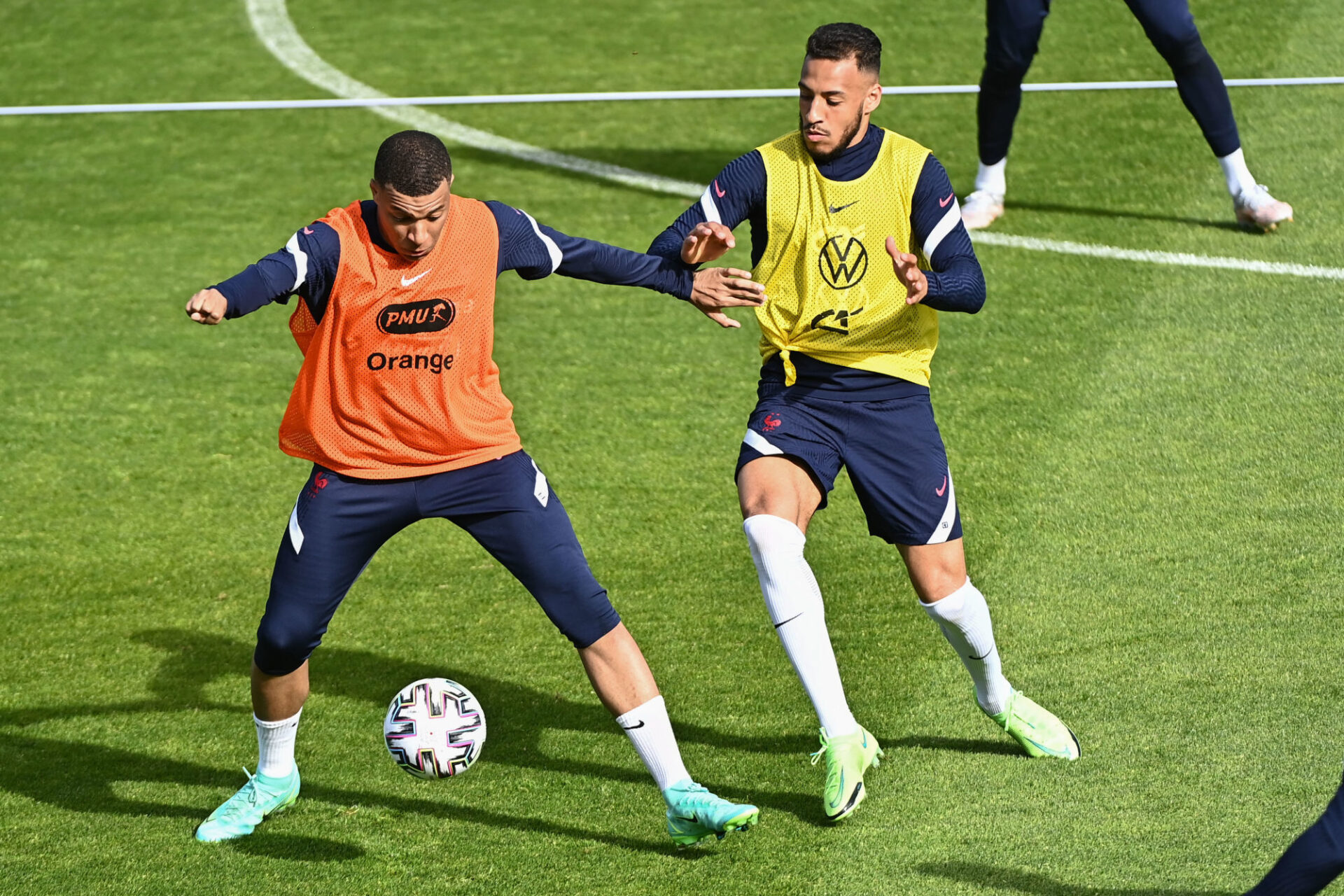 Kylian Mbapp&eacute;, Antoine Griezmann et Karim Benzema r&eacute;p&egrave;tent leurs gammes... en vue de leur association en match officiel mercredi 2 juin ? Icon Sport