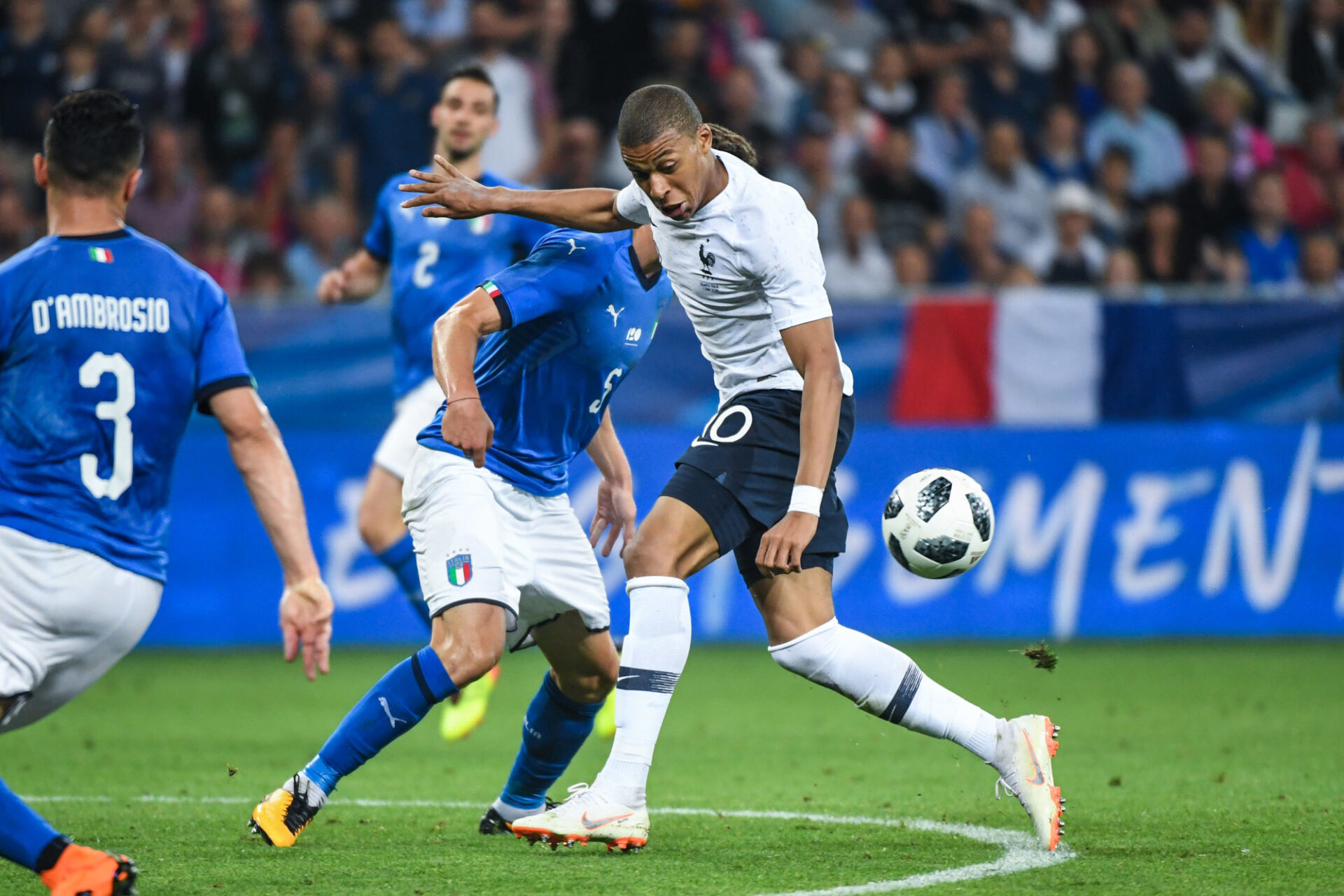 Alessandro Florenzi pr&eacute;f&egrave;re s&ucirc;rement &ecirc;tre le co&eacute;quipier que l'adversaire de Kylian Mbapp&eacute; (iconsport)