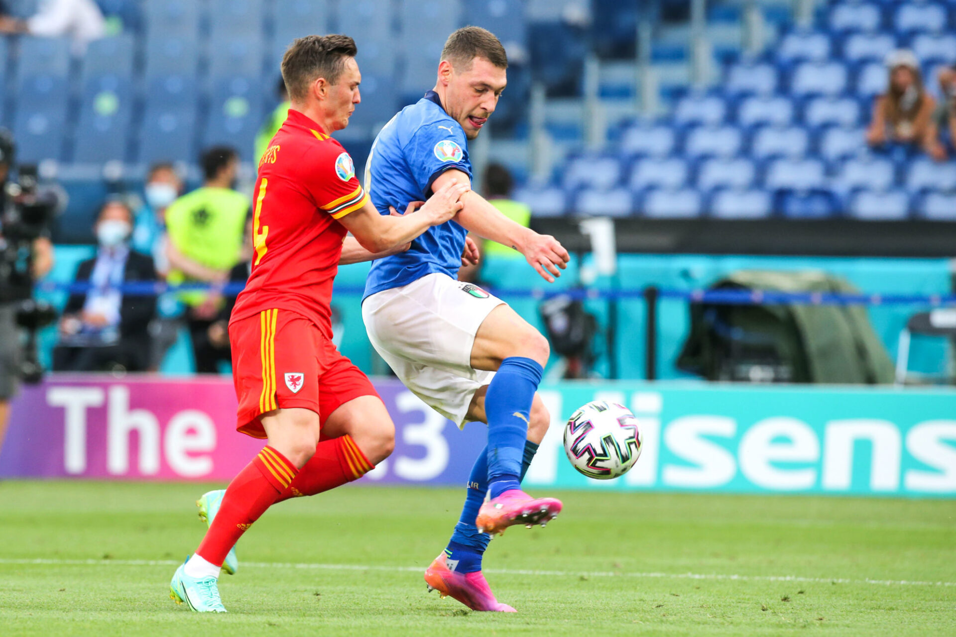Connor Roberts (à gauche) va se frotter au Danemark en huitièmes de finale, après l'Italie dans le groupe A. Icon Sport Connor Roberts (à gauche) va se frotter au Danemark en huitièmes de finale, après l'Italie dans le groupe A. Icon Sport