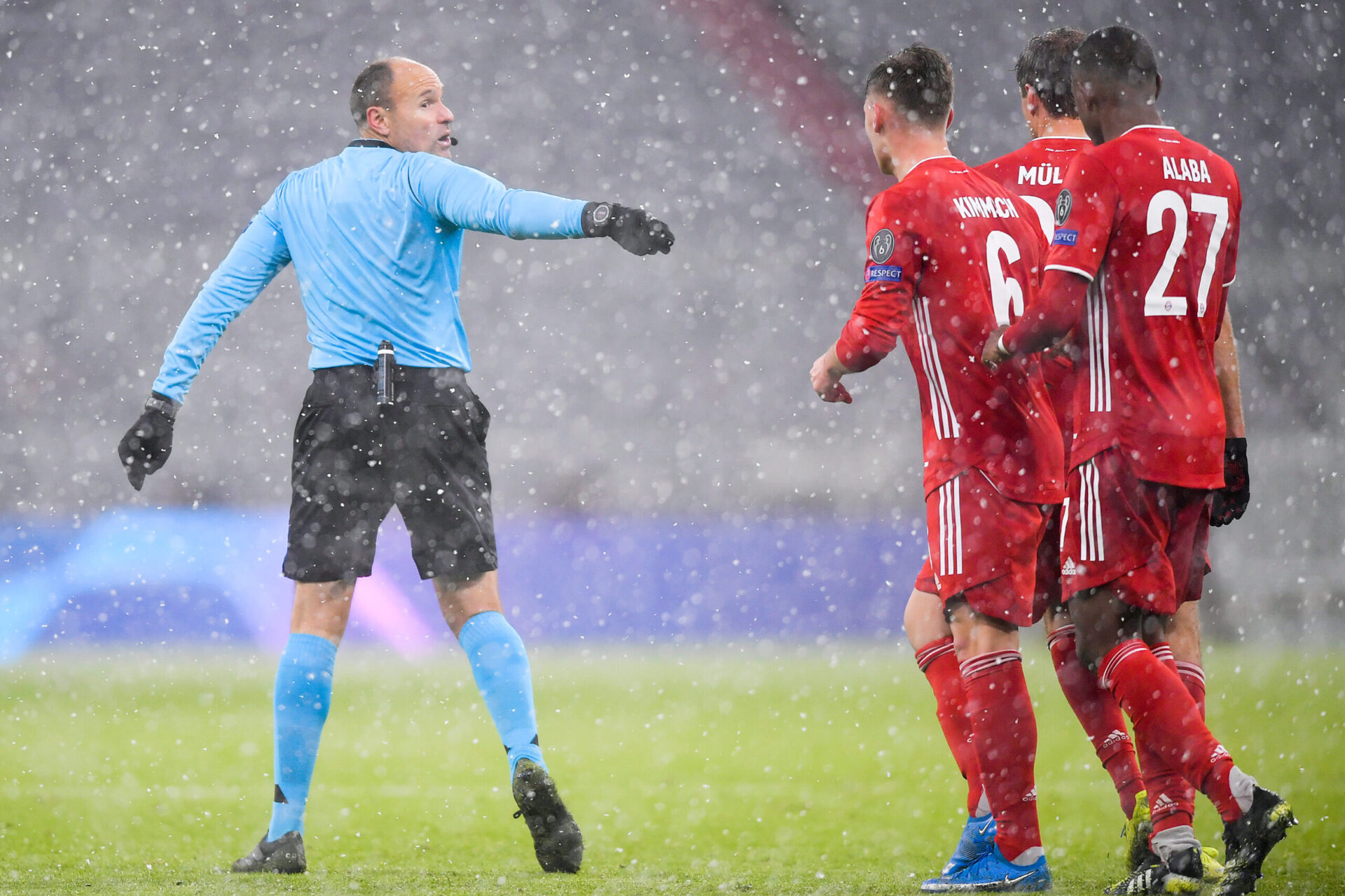Mateu Lahoz, lors du quart de finale aller de Ligue des Champions entre le Bayern Munich et le PSG. Icon Sport