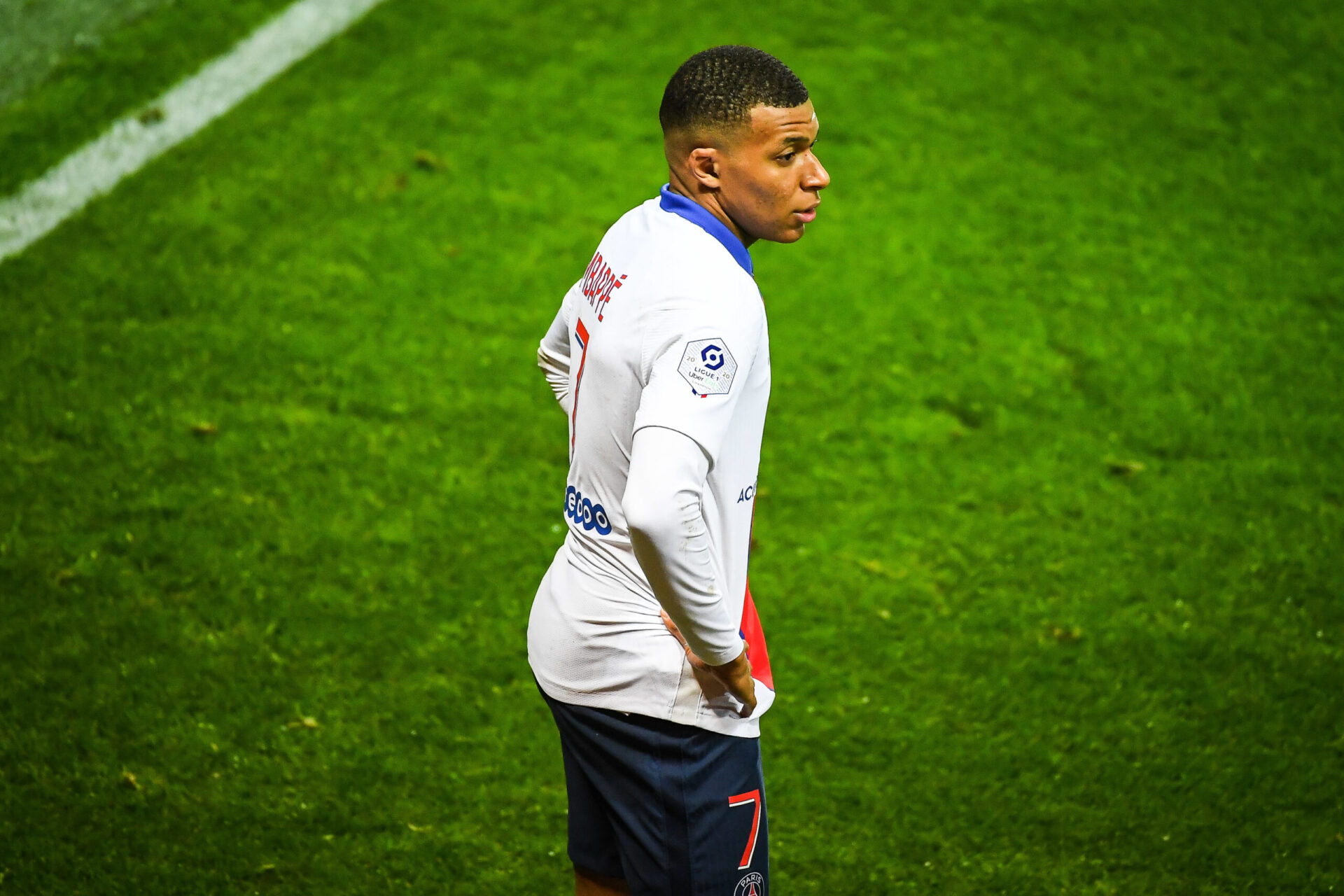 Kylian Mbappé devrait rester au PSG l'été prochain (iconsport) Kylian Mbappé devrait rester au PSG l'été prochain (iconsport)