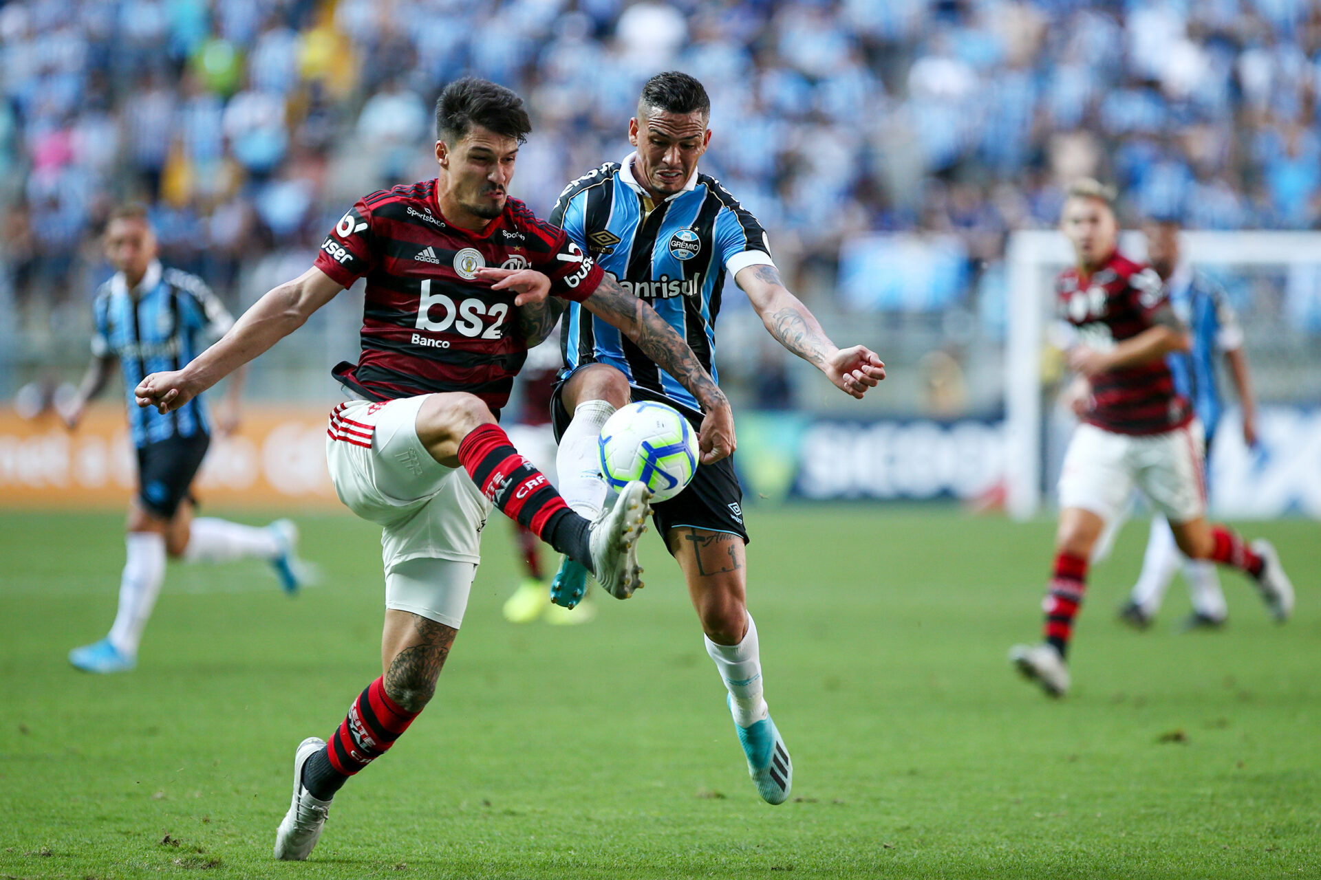 Thuler (&agrave; gauche) a &eacute;t&eacute; form&eacute; au Flamengo et y a r&eacute;alis&eacute; toute sa carri&egrave;re jusqu'&agrave; aujourd'hui (iconsport)