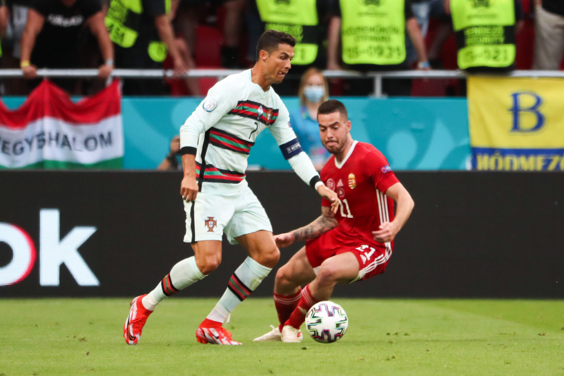 Ronaldo a tromp&eacute; Gul&aacute;sci deux fois ce mardi soir, &eacute;tablissant un nouveau record en devenant le plus vieux joueur de l'histoire &agrave; inscrire un doubl&eacute; &agrave; l'Euro, &agrave; 36 ans et 130 jours (iconsport)