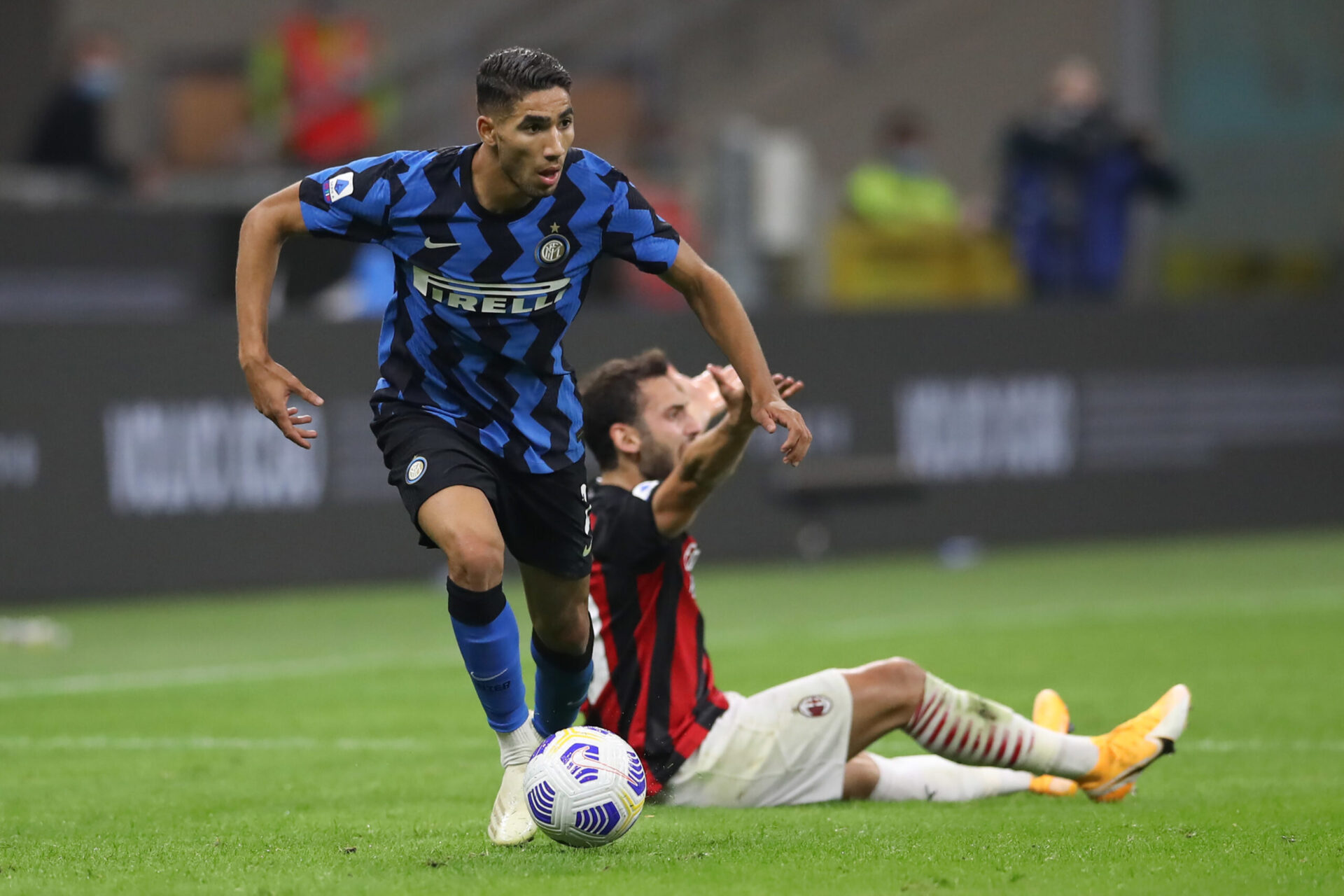 Paris et l'Inter ont trouvé un accord au sujet de Hakimi. Le Marocain devrait coûter entre 60 et 70 millions d'euros à Paris, bonus compris. Le joueur passera sa visite médicale en début de semaine (iconsport) Paris et l'Inter ont trouvé un accord au sujet de Hakimi. Le Marocain devrait coûter entre 60 et 70 millions d'euros à Paris, bonus compris. Le joueur passera sa visite médicale en début de semaine (iconsport)