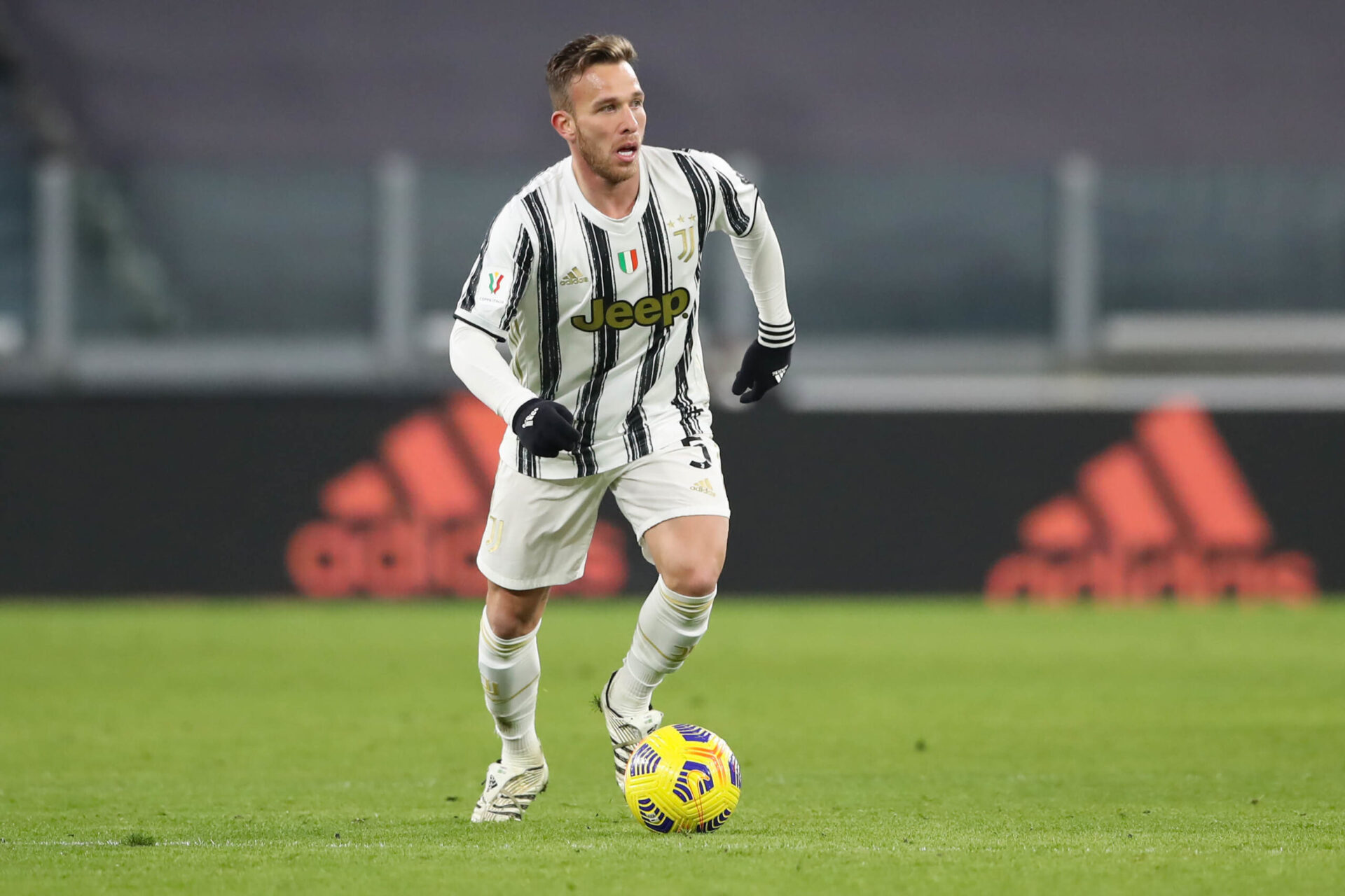Nouvelle piste au milieu pour Paris avec Arthur Melo propos&eacute; par ses agents (iconsport)