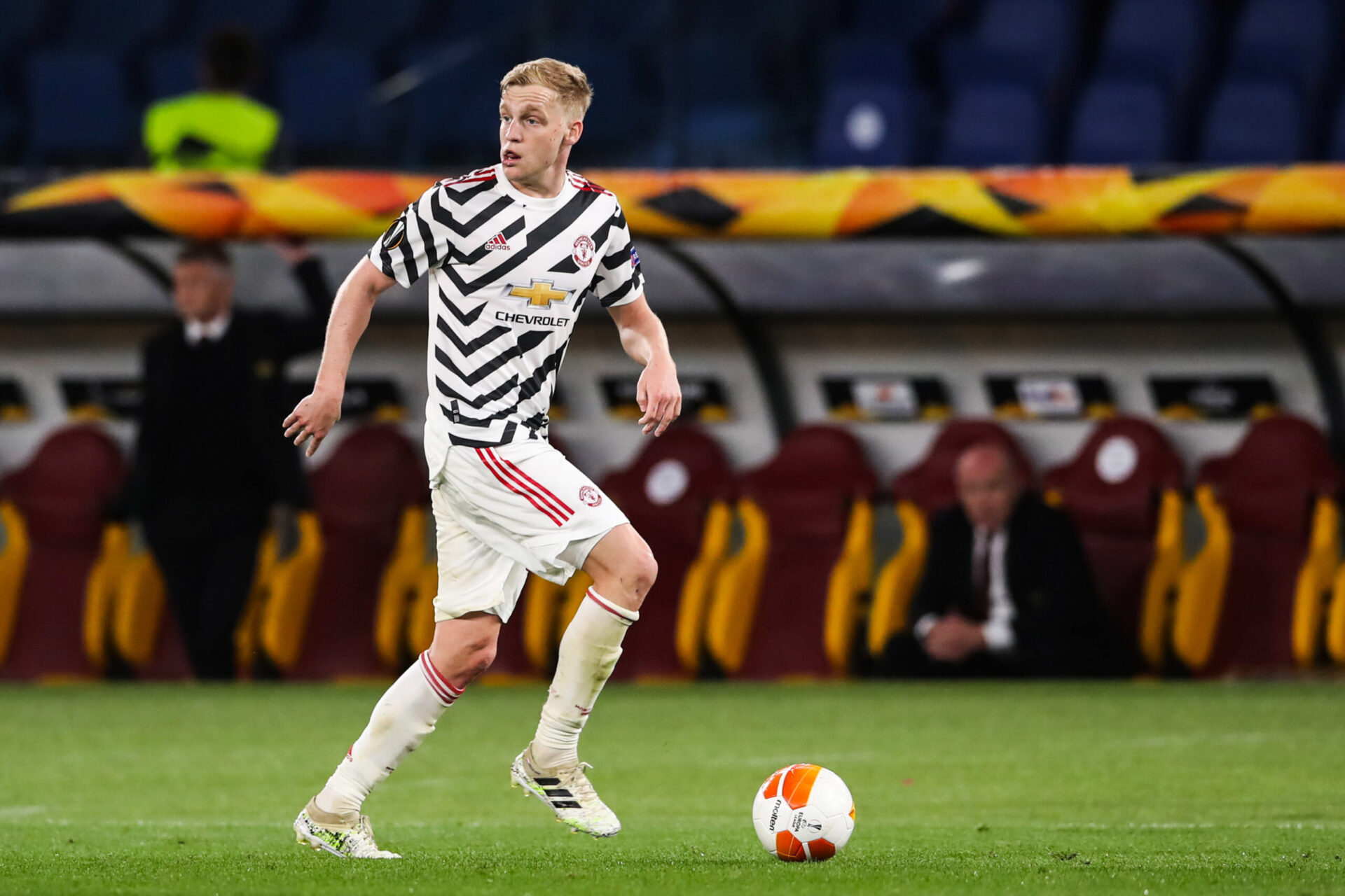 Tr&egrave;s peu utilis&eacute; par Ole Gunnar Solskjaer cette ann&eacute;e, Donny Van de Beek pourrait lui aussi se voir ouvrir une porte de sortie cet &eacute;t&eacute; (iconsport)