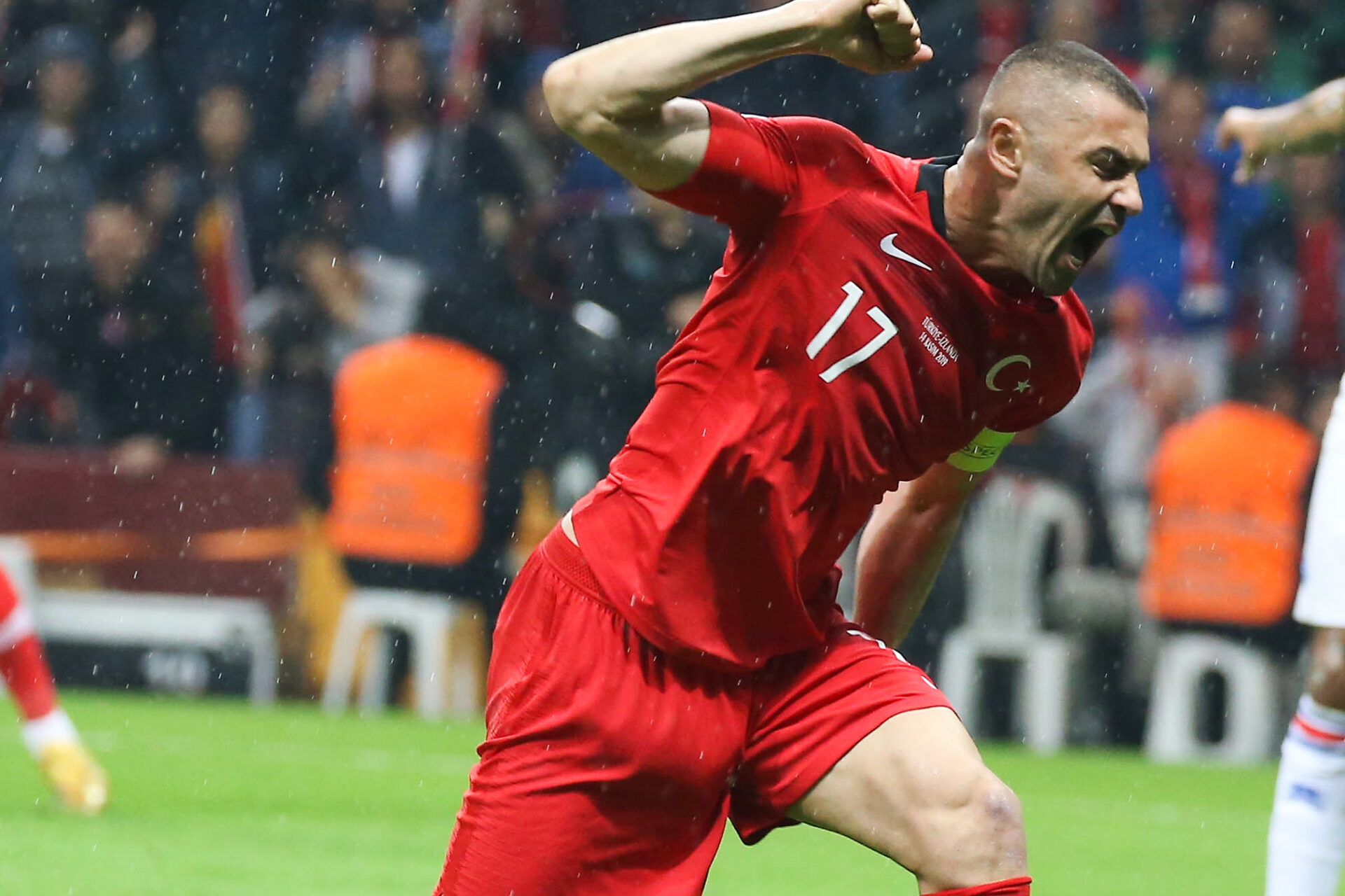 Burak Yilmaz c&eacute;l&eacute;brant pendant le match qualificatif pour l'Euro 2020 contre l'Islande en novembre 2019 (Iconsport)