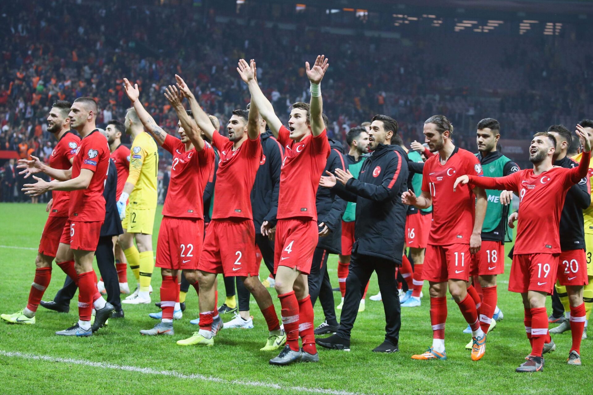 Burak Yilmaz c&eacute;l&eacute;brant pendant le match qualificatif pour l'Euro 2020 contre l'Islande en novembre 2019 (Iconsport)