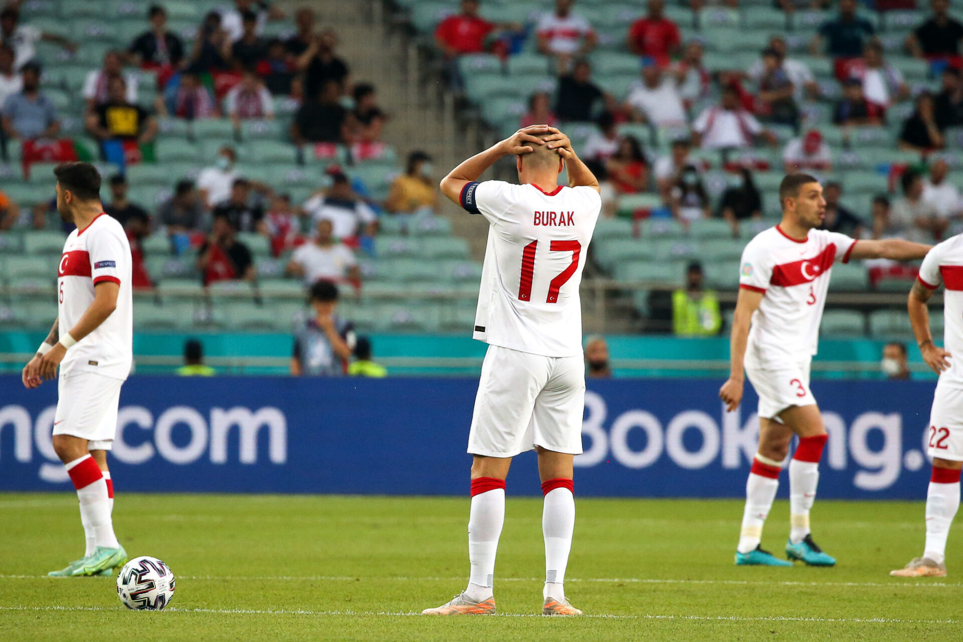 La Turquie de Burak Yilmaz a &eacute;t&eacute; m&eacute;connaissable et quitte cet Euro 2020 avec 3 d&eacute;faites 3 matchs. Icon Sport