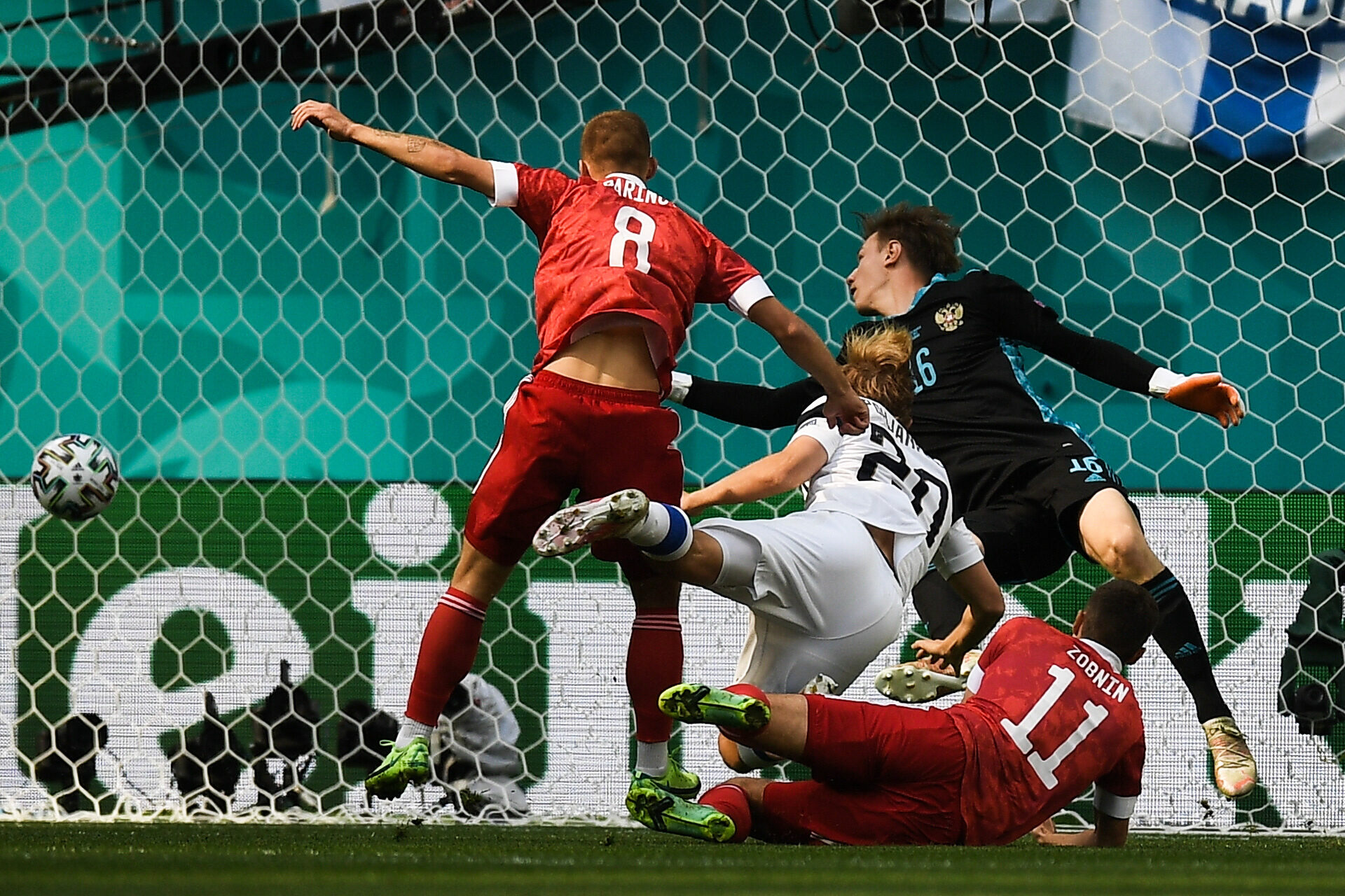 Joel Pohjanpalo a vu son but refus&eacute; pour un hors jeu d&egrave;s la 2&egrave;me minute de jeu. Icon Sport