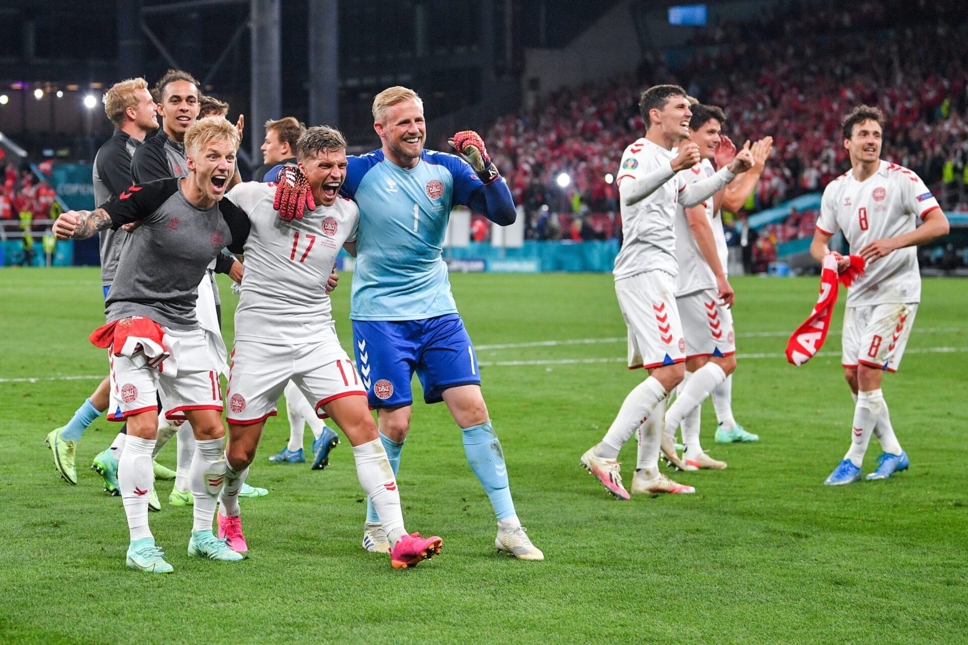 Connor Roberts (à gauche) va se frotter au Danemark en huitièmes de finale, après l'Italie dans le groupe A. Icon Sport Connor Roberts (à gauche) va se frotter au Danemark en huitièmes de finale, après l'Italie dans le groupe A. Icon Sport