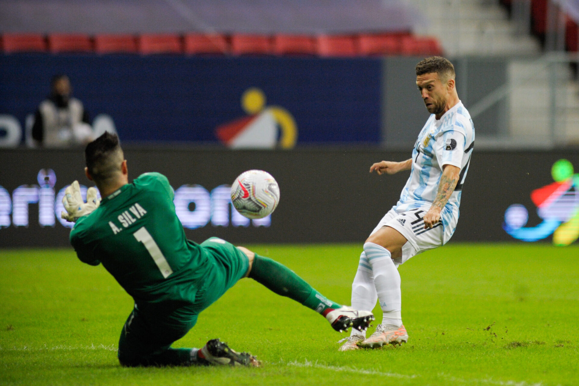 Papu Gomez a marqu&eacute; le seul but du match d'un petit ballon piqu&eacute; - Icon Sport