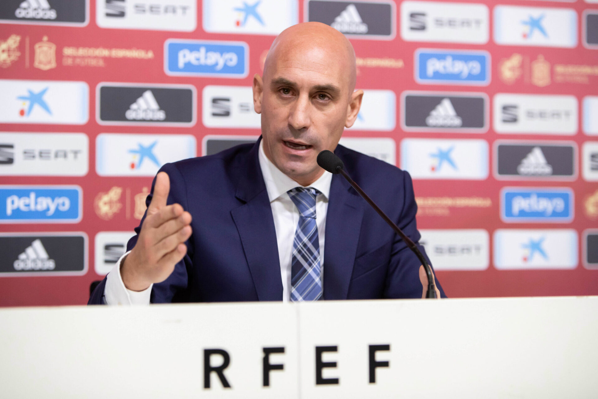 Apparu 8 fois avec l'Espagne, Diego Llorente est positif au Covid-19. Déjà forfait pour le match contre la Suède, le défenseur pourrait maintenant être remplacé dans le groupe (iconsport) Apparu 8 fois avec l'Espagne, Diego Llorente est positif au Covid-19. Déjà forfait pour le match contre la Suède, le défenseur pourrait maintenant être remplacé dans le groupe (iconsport)