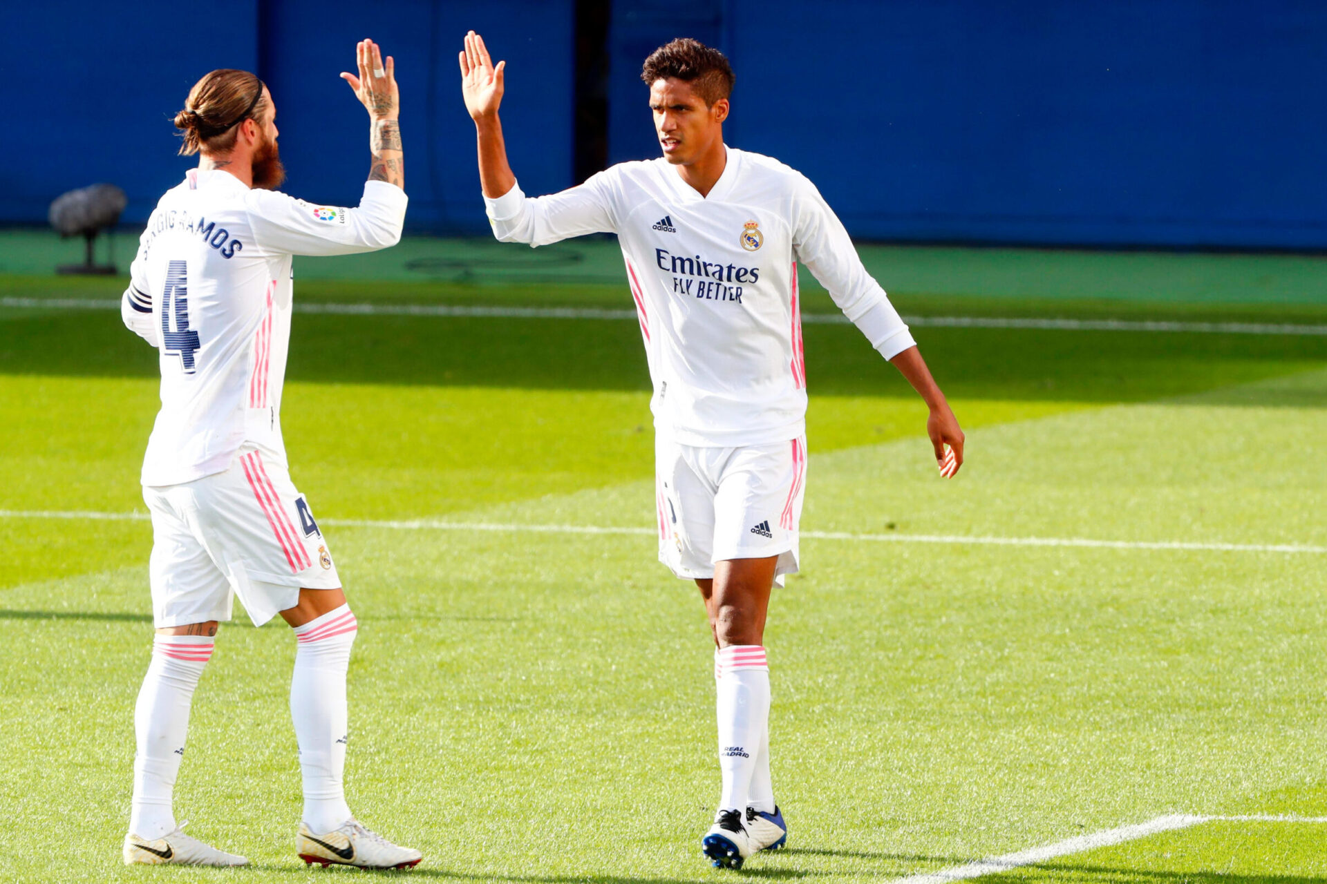 Il parait peu probable de revoir la charni&egrave;re Varane-Ramos &eacute;voluer sous les couleurs du Real Madrid - Icon Sport 