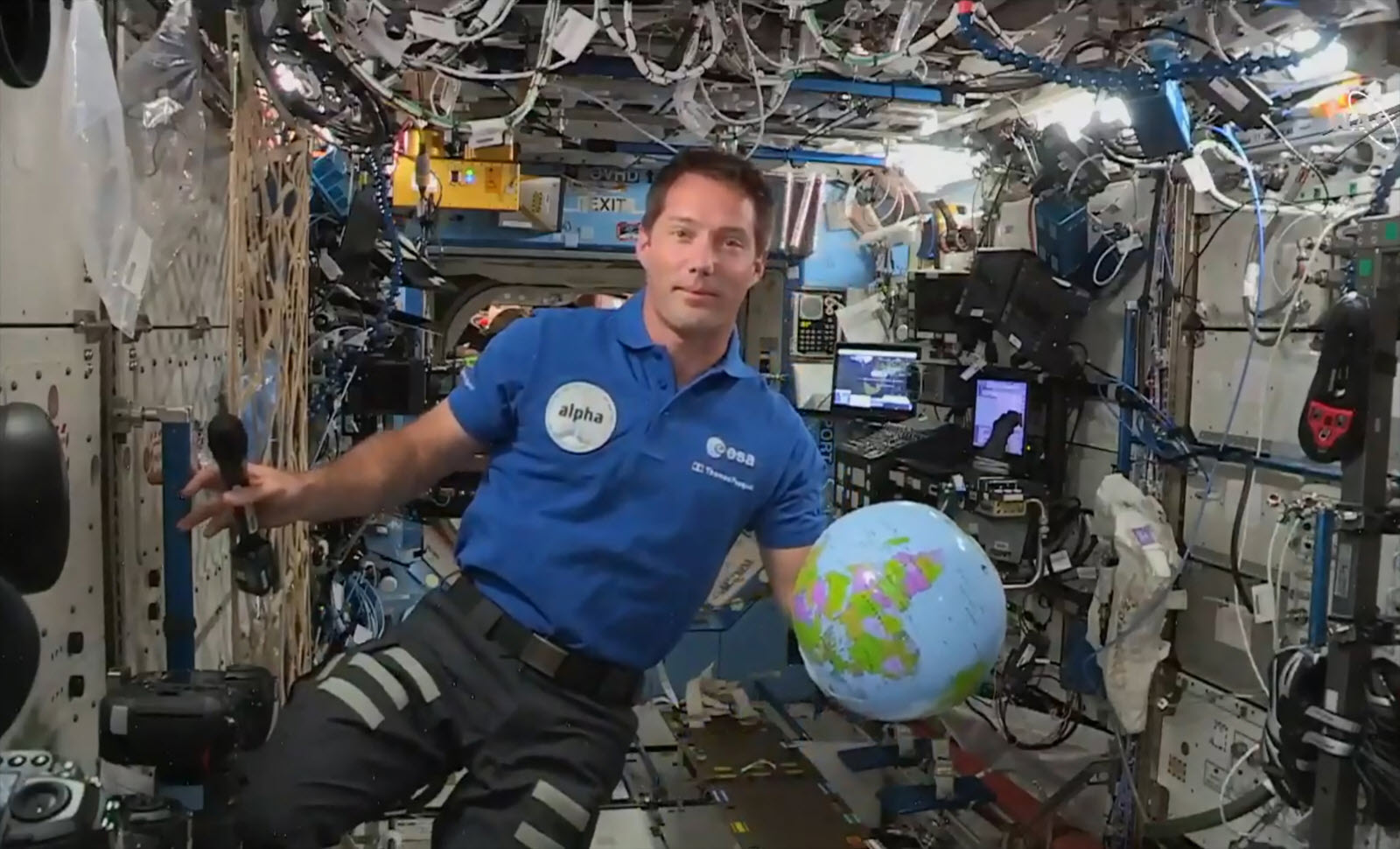 L'astronaute Thomas Pesquet dans l'ISS. DR