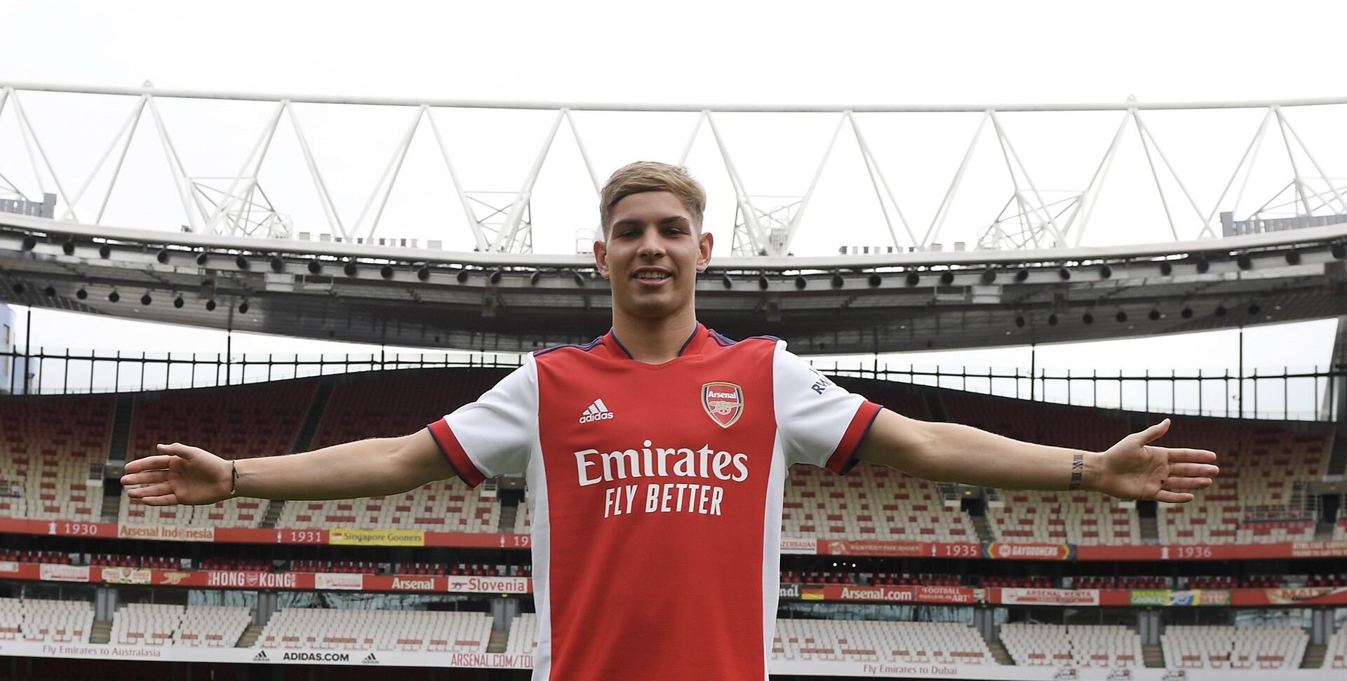Emile Smith-Rowe sous les couleurs d'Arsenal ! (arsenal.com) Emile Smith-Rowe sous les couleurs d'Arsenal ! (arsenal.com)