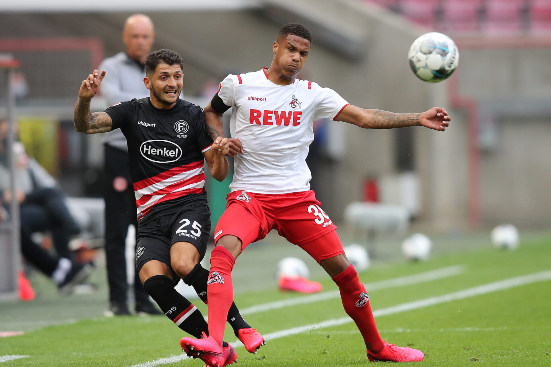 Ismail Jakobs (&agrave; droite) devrait rejoindre Monaco et compenser le d&eacute;part de Fod&eacute; Ballo-Tour&eacute; (iconsport)