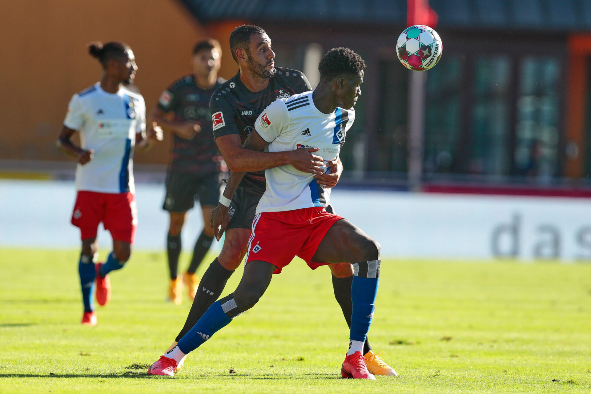 Lille a formulé une nouvelle offre à hauteur de 7 millions d'euros à Hambourg pour son milieu de terrain Amadou Onana (iconsport)
