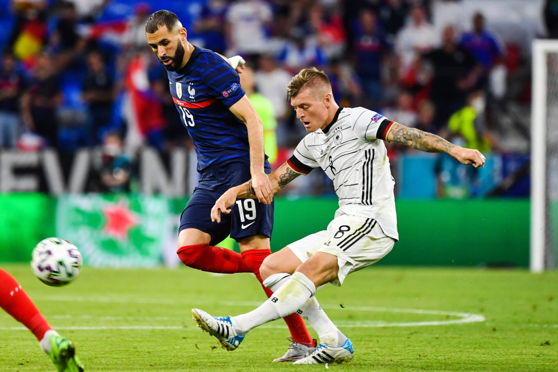 En introduisant un format à 32 équipes, l'UEFA chercherait à éviter des affrontements entre les favoris dès la phase de poule. Cette année, l'Allemagne, la France et le Portugal s'étaient opposés dans le groupe F (iconsport) En introduisant un format à 32 équipes, l'UEFA chercherait à éviter des affrontements entre les favoris dès la phase de poule. Cette année, l'Allemagne, la France et le Portugal s'étaient opposés dans le groupe F (iconsport)