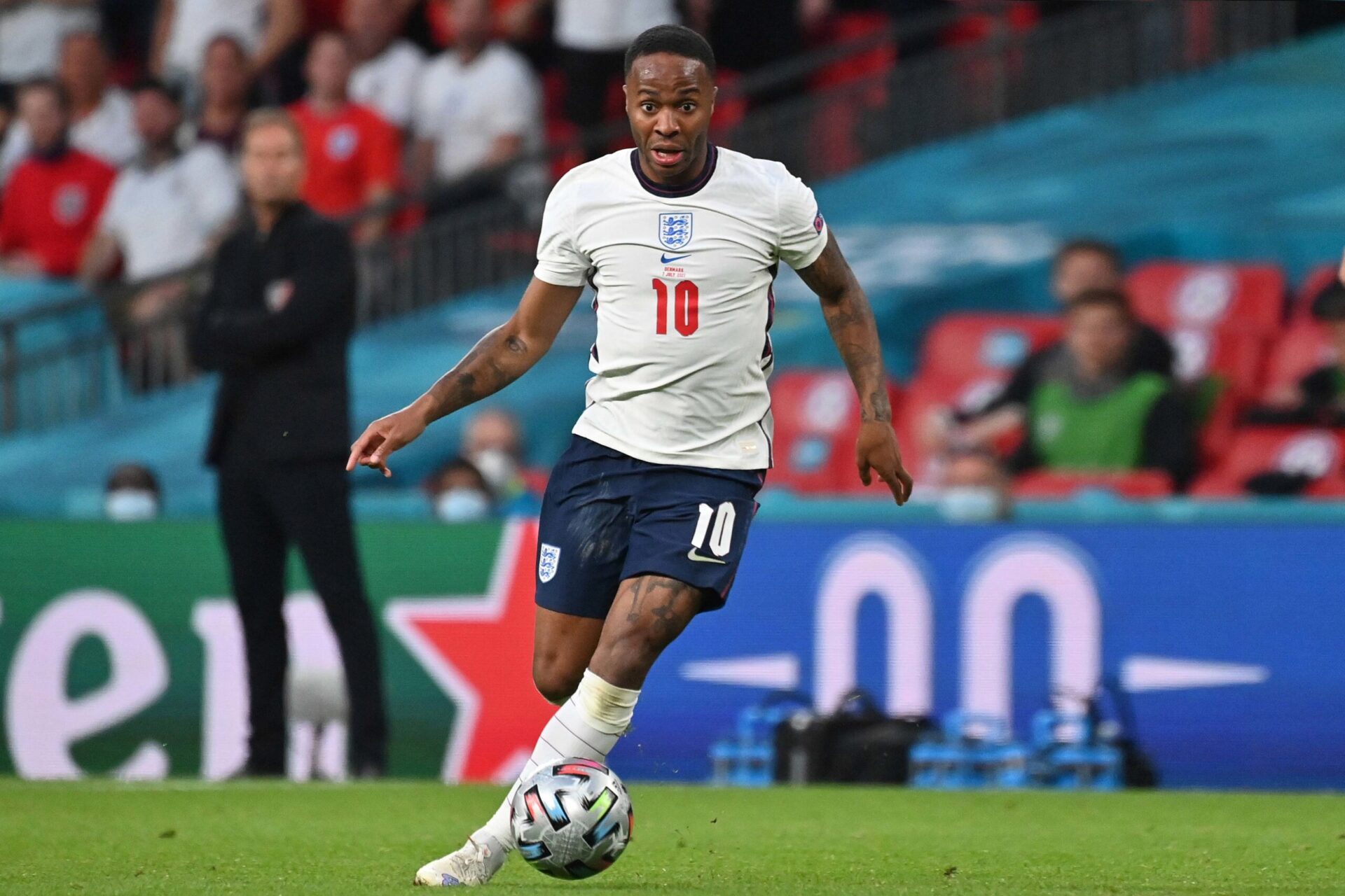Une présence logique dans le onze de l'Euro pour Raheem Sterling (iconsport)