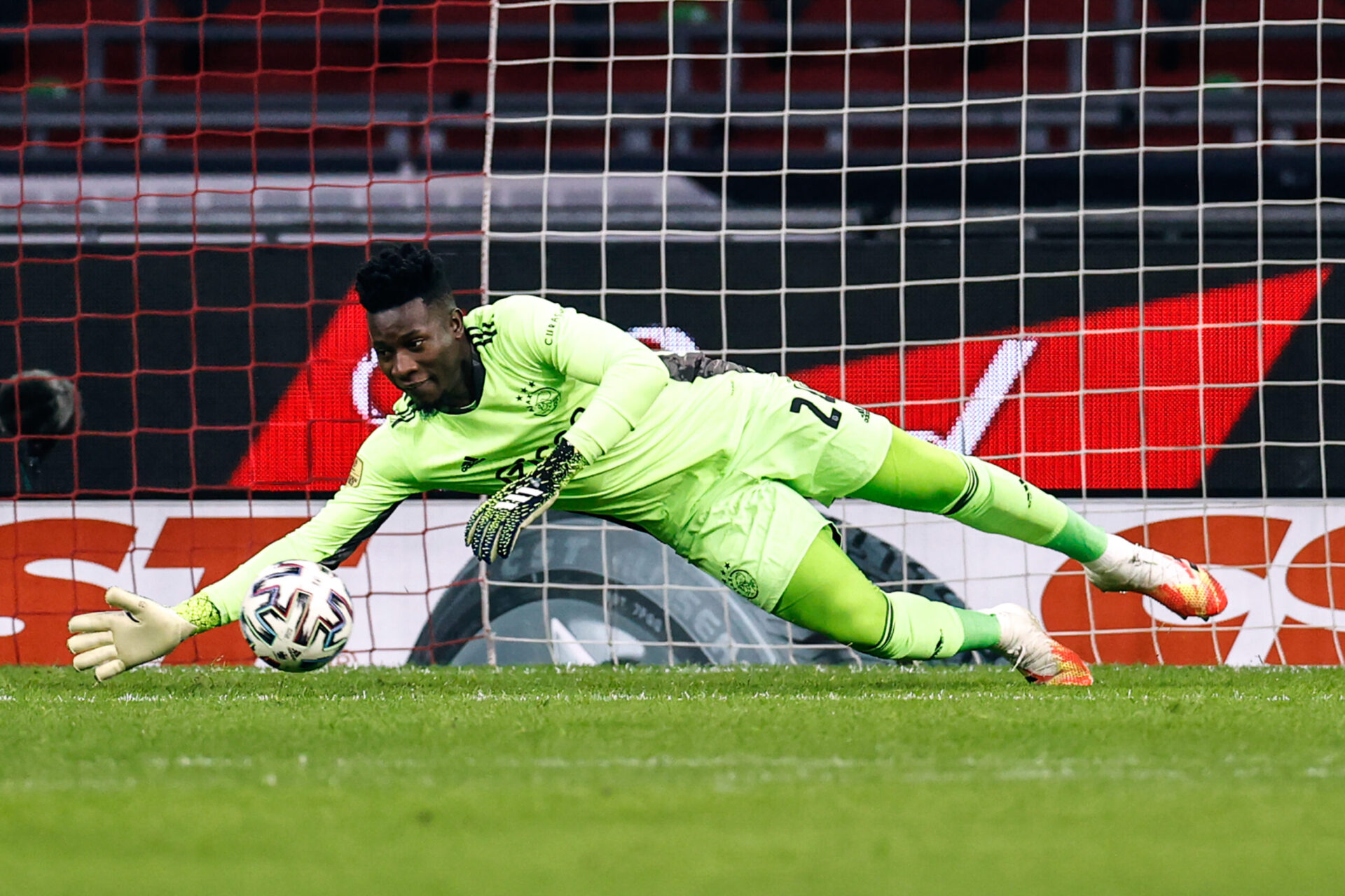 André Onana a été suspendu neuf mois par la Fifa, il ne pourra rejouer qu'à partir de novembre 2021 (iconsport)