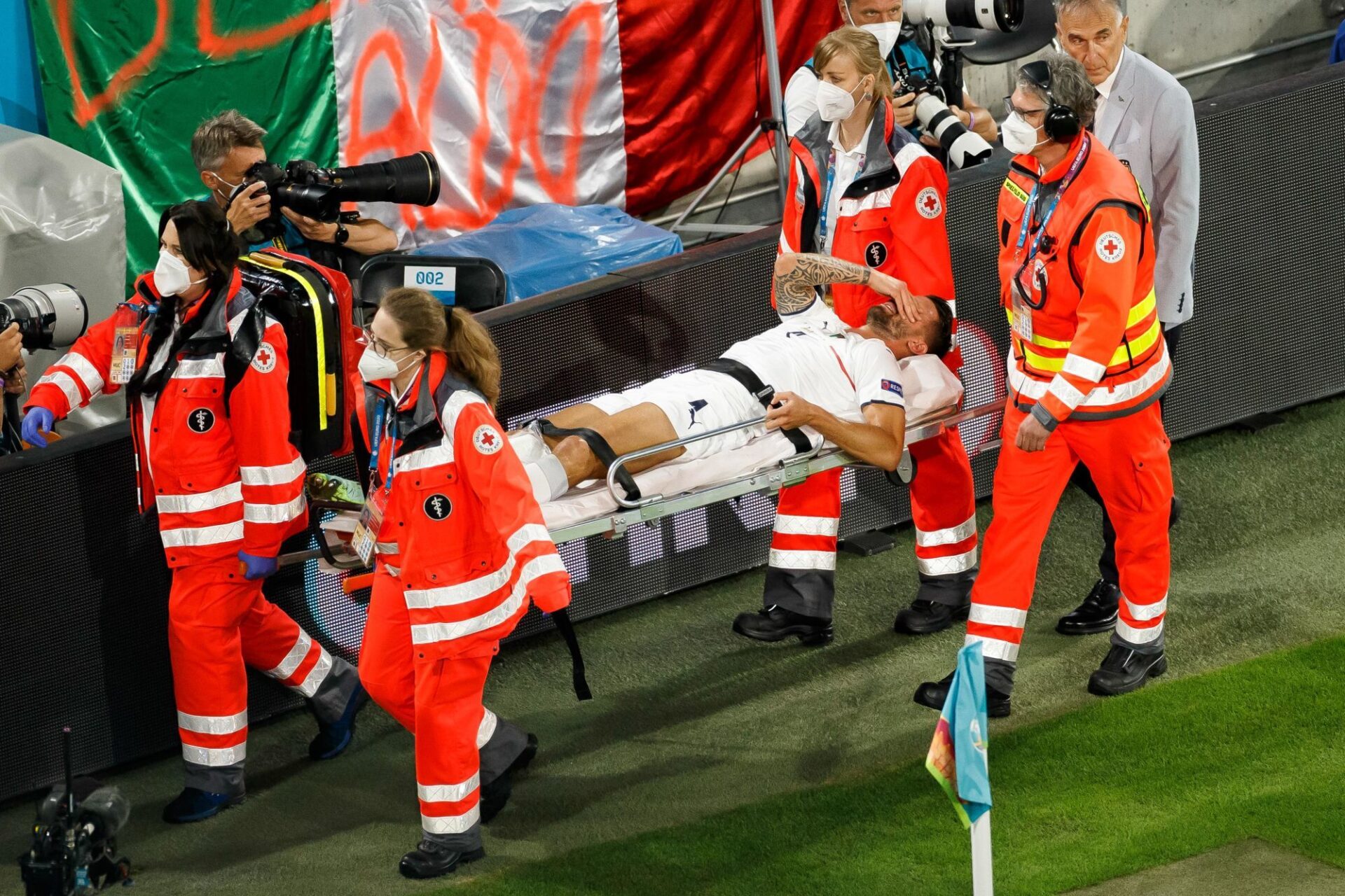 Leonardo Spinazzola est sorti en pleurs et sur civière après sa grave blessure contre la Belgique (2-1) en quart de l'Euro 2020. Icon Sport Leonardo Spinazzola est sorti en pleurs et sur civière après sa grave blessure contre la Belgique (2-1) en quart de l'Euro 2020. Icon Sport