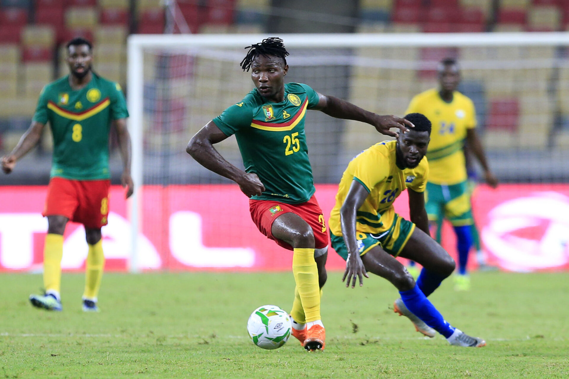 Blondon Meyepya (n&deg;25) a connu sa premi&egrave;re s&eacute;lection avec le Cameroun en mars dernier contre le Rwanda (0-0), en qualification pour la CAN. Icon Sport