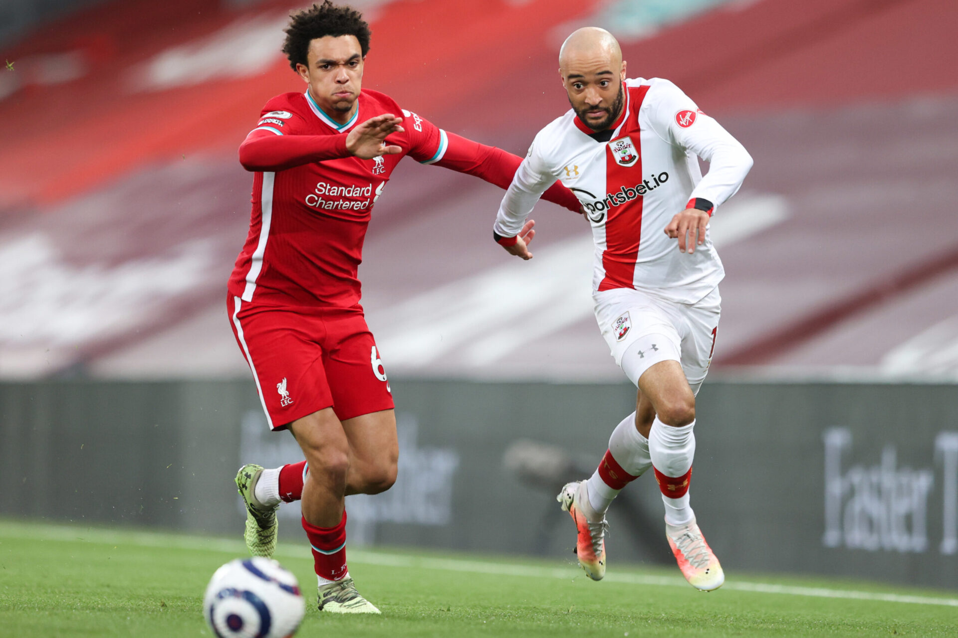À l'image d'un collectif en difficulté, Alexander-Arnold a peiné la saison dernière et a fini par manquer l'Euro sur blessure (iconsport) À l'image d'un collectif en difficulté, Alexander-Arnold a peiné la saison dernière et a fini par manquer l'Euro sur blessure (iconsport)
