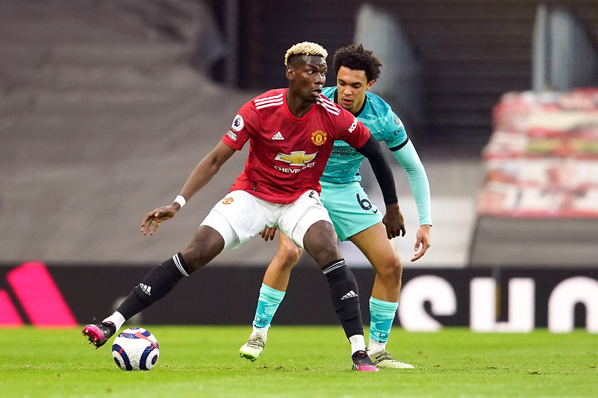 Même à un an de la fin de son contrat, les Red Devils sont loin d'être décidés à brader Pogba cet été (iconsport)