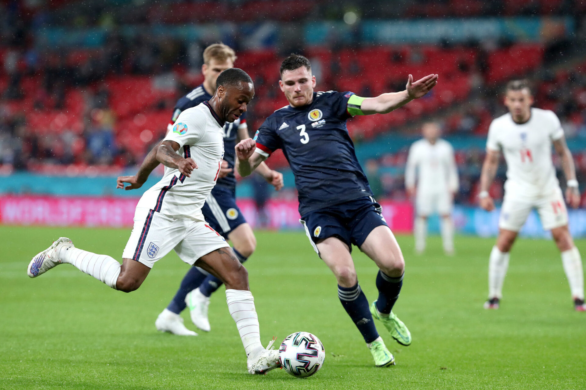 Raheem Sterling et l'Angleterre n'ont pas brill&eacute; en phase de groupe, avec deux buts marqu&eacute;s en trois matchs. Icon Sport