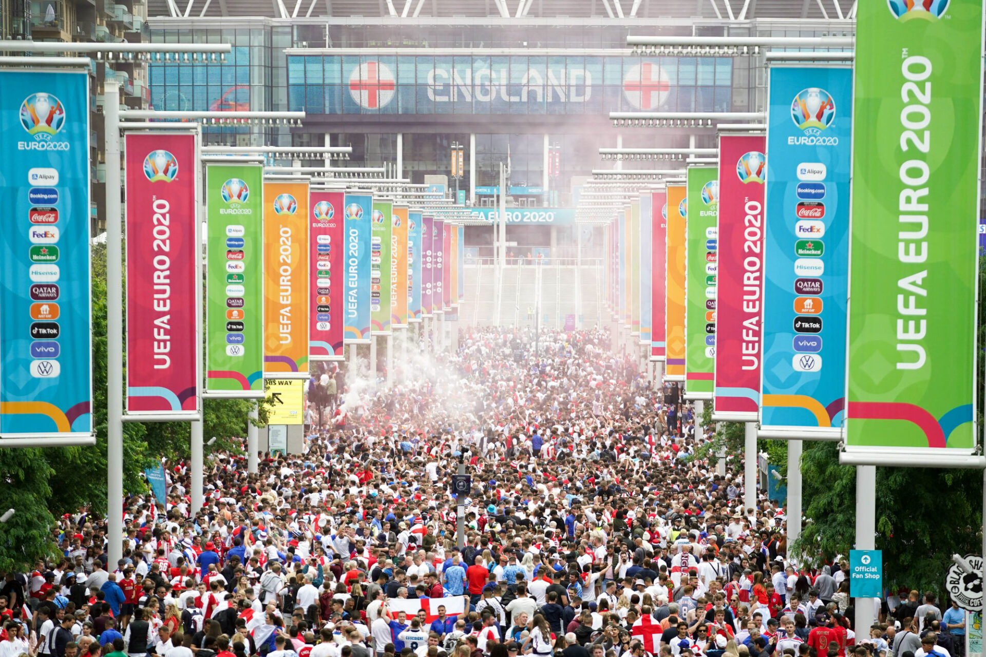 Les supporters anglais étaient très nombreux dans les rues de Londres avant Italie - Angleterre (iconsport)