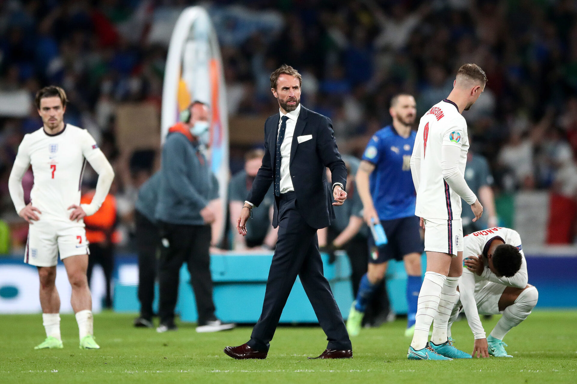 Au-del&agrave; de la d&eacute;faite, Gareth Southgate a salu&eacute; l'impact que son &eacute;quipe a eu en Angleterre, en affichant un visage de fraternit&eacute; et d'unit&eacute; bienvenu dans un pays d&eacute;chir&eacute;. Icon Sport