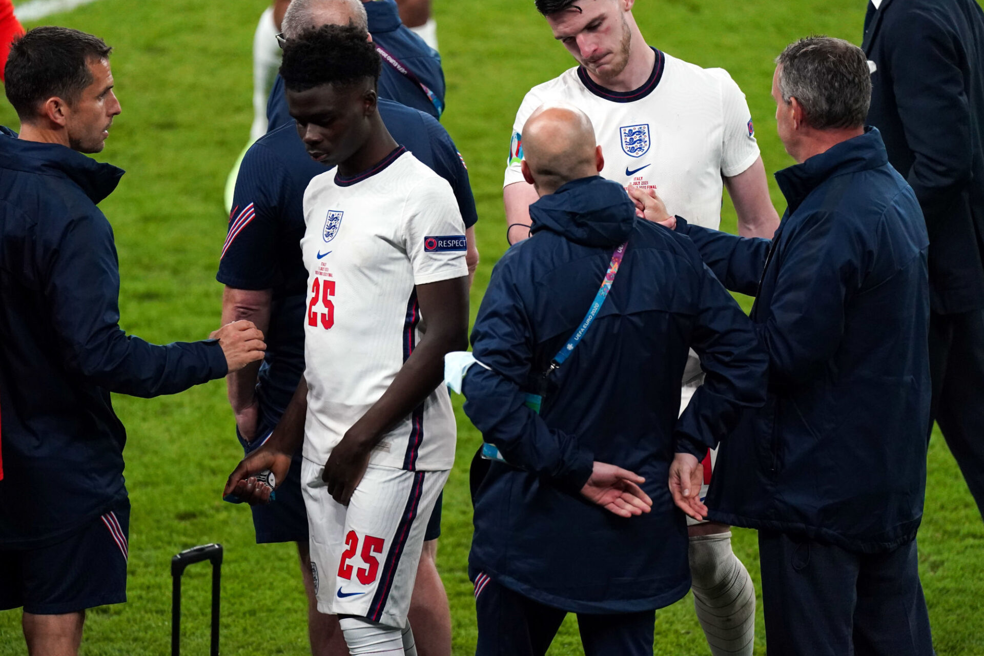Bukayo Saka a invité les plateformes de réseaux sociaux à agir pour éviter que lui ou d'autres continuent d'être victimes de la haine en ligne. Icon SPort