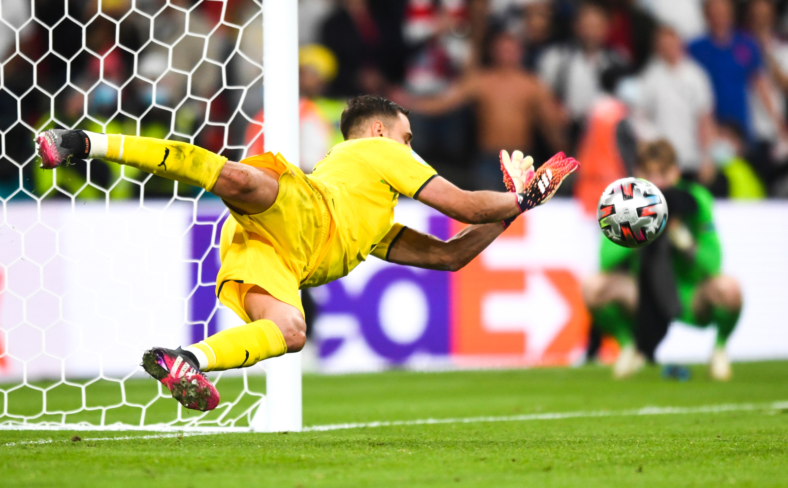 "Gigio" Donnarumma, le h&eacute;ros de l'Italie, a &eacute;t&eacute; &eacute;lu meilleur joueur de l'Euro 2020. Icon Sport