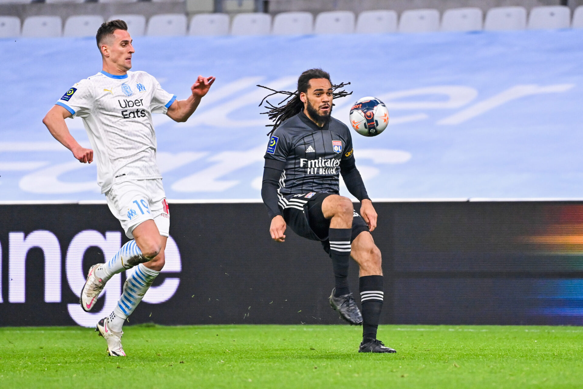 Lyon et Marseille seront les deux repr&eacute;sentants fran&ccedil;ais en Ligue Europa la saison prochaine. Rennes, de son c&ocirc;t&eacute;, disputera la premi&egrave;re &eacute;dition de la Ligue Europa Conf&eacute;rence. Leurs rencontres pourraient &ecirc;tre diffus&eacute;es sur RMC Sport qui a acquis une large part des droits TV des deux comp&eacute;titions (iconsport)
