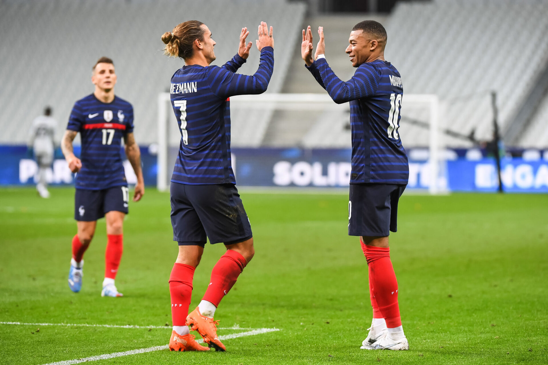 Antoine Griezmann et Kylian Mbappé se sont déjà positionnés pour disputer les JO 2024 avec la France. Icon Sport