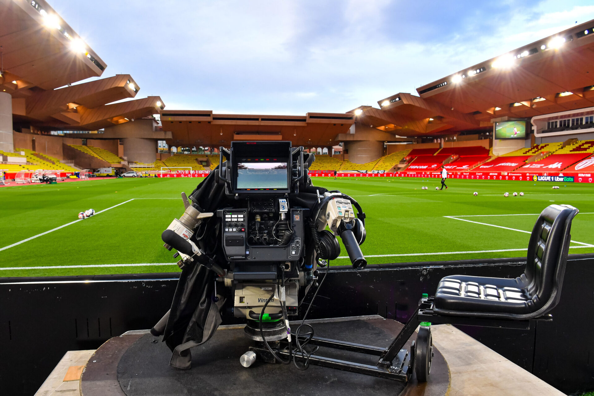 La Ligue 1 reprend dans deux semaines alors que Canal + et beIn Sports refusent d'honorer le lot 3 incluant deux matchs par journée (iconsport)