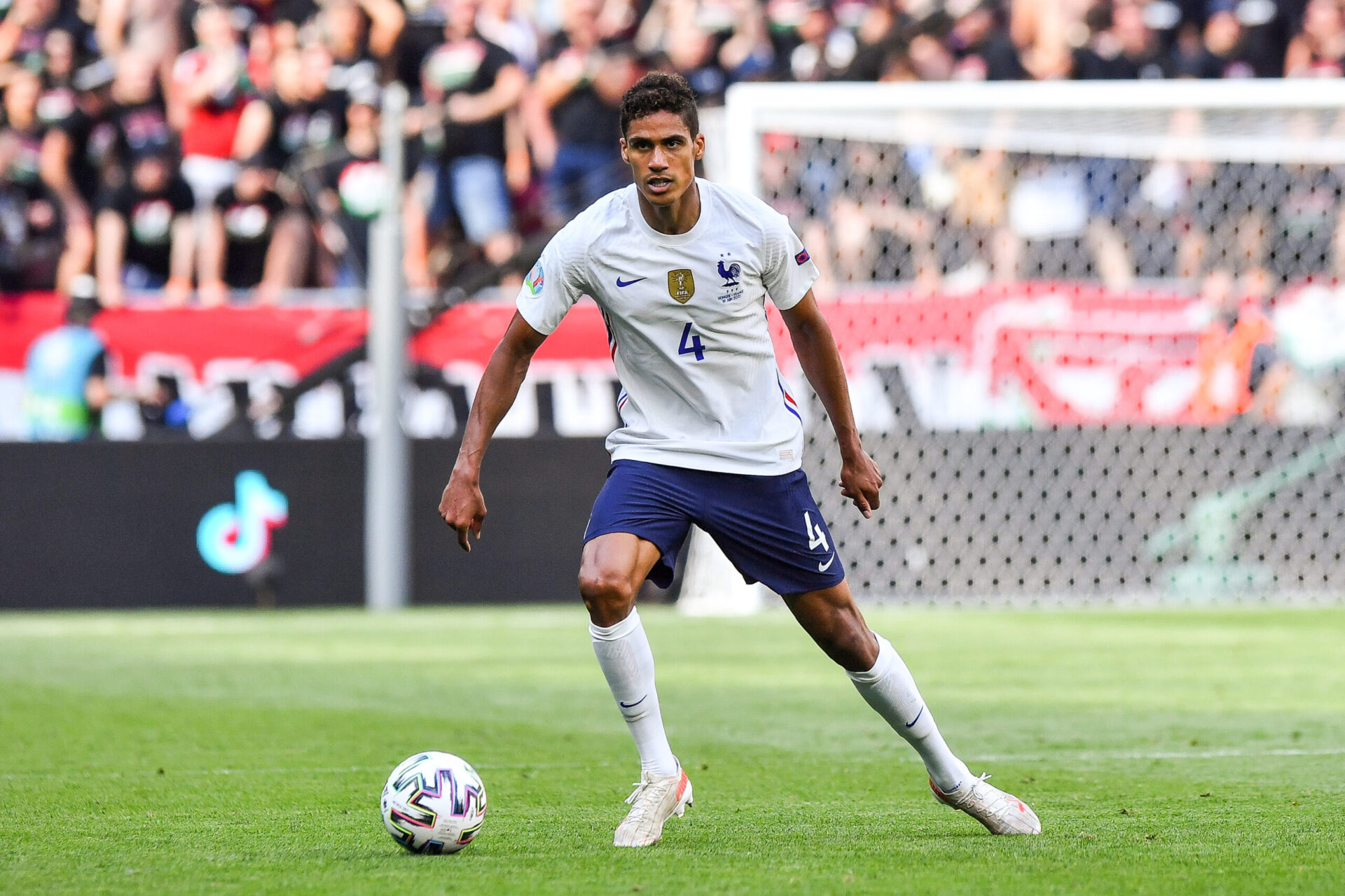 Raphaël Varane voudrait tenter un nouveau challenge et pourrait bientôt tomber d'accord avec United (iconsport)