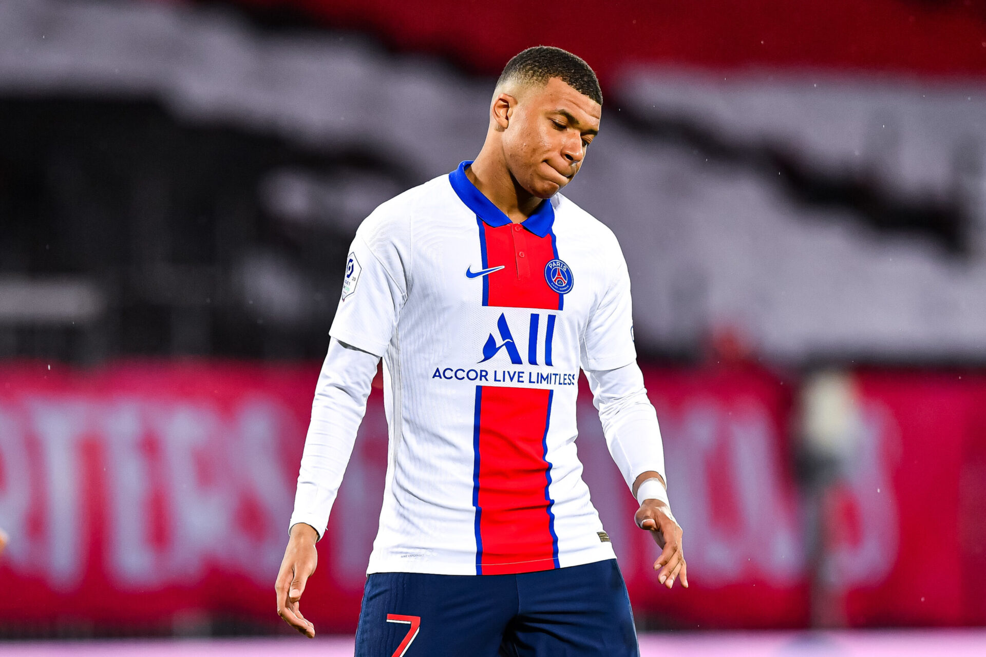 Le futur de Kylian Mbappé conditionnera la fin du mercato parisien. Icon Sport