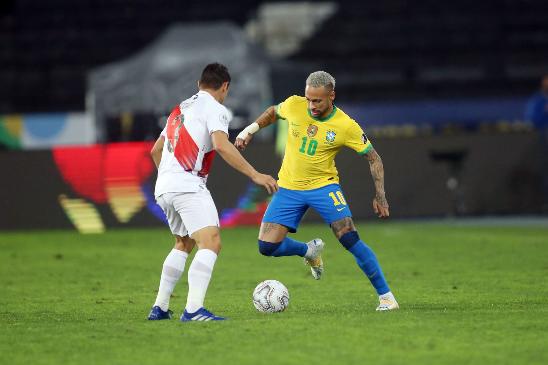 Arrêter Neymar balle au pied ? Le Pérou a tenté... Leandro Paredes saura-t-il mener à bien cette mission avec l'Argentine ? Icon Sport