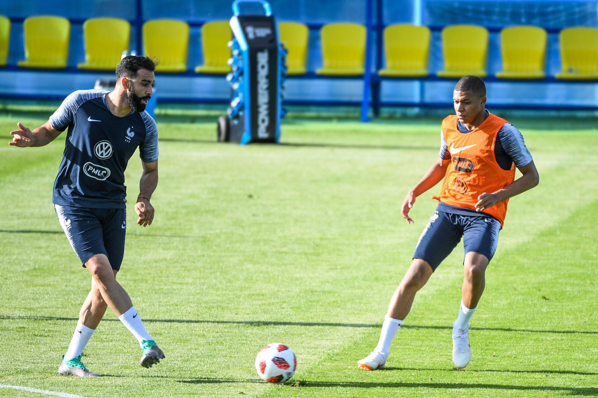 Rami et Mbapp&eacute; sous le maillot des Bleus (iconsport)