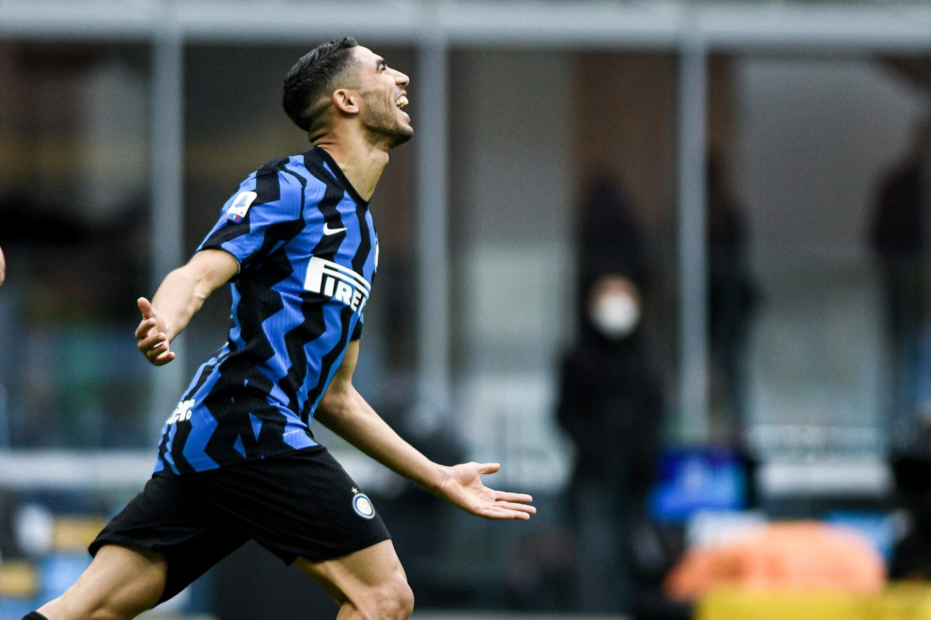 En une saison sous le maillot de l'Inter, Hakimi s'est montr&eacute; d&eacute;cisif dans la conqu&ecirc;te du titre en Italie. Le Marocain a notamment inscrit 7 buts et d&eacute;livr&eacute; 11 passes d&eacute;cisives, toutes comp&eacute;titions confondues (iconsport)
