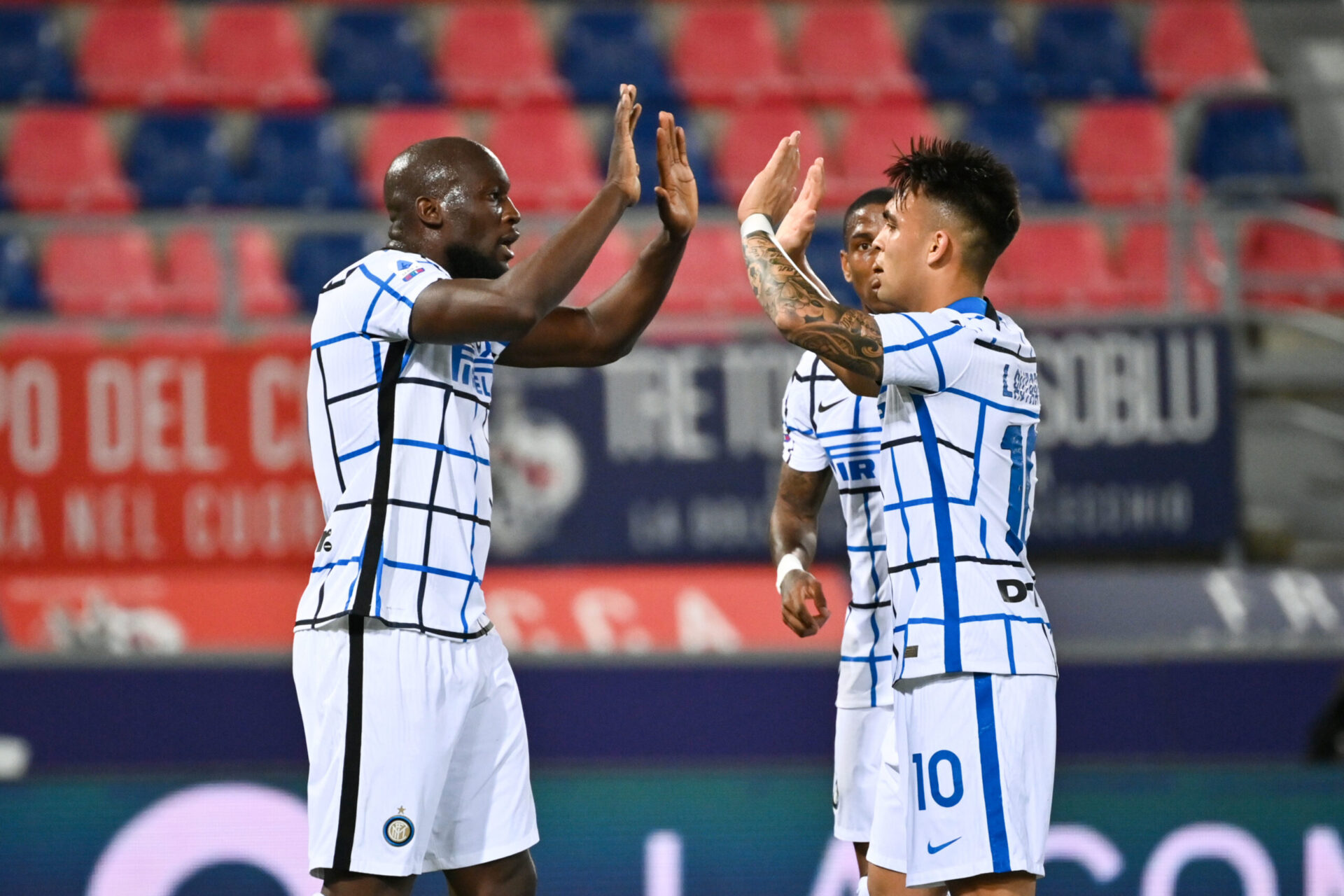 L'Inter Milan aimerait prolonger Lautaro Martínez qui forme un duo dévastateur avec Romelu Lukaku (iconsport)