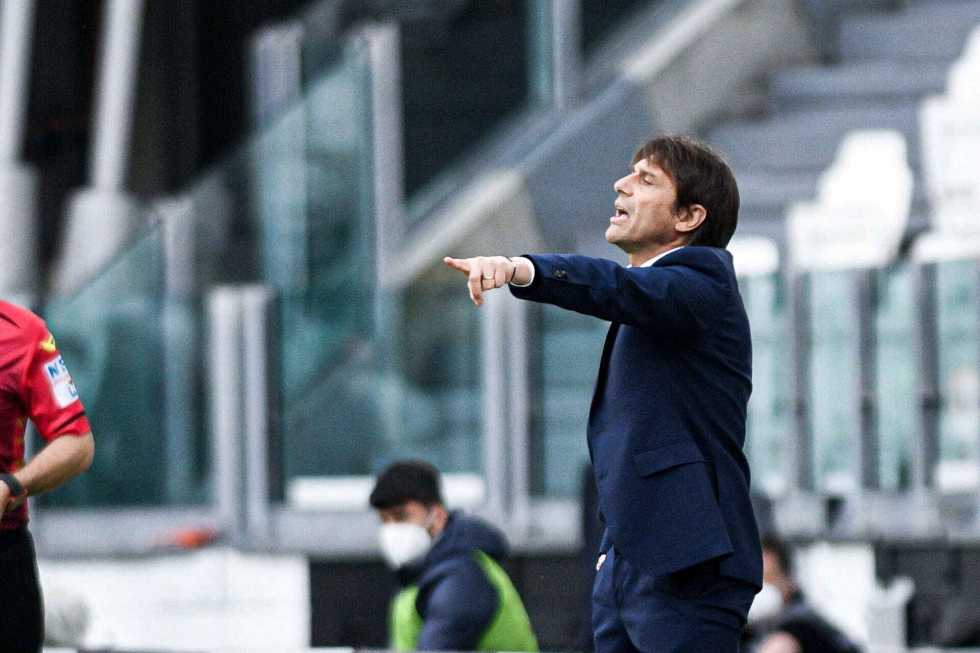 Antonio Conte sur le banc (iconsport)
