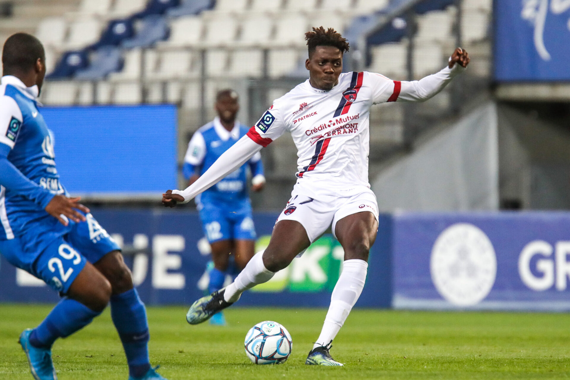Mohamed Bayo pourrait découvrir la Ligue 1 avec Bordeaux. L'attaquant de Clermont a fait l'objet d'une offre de 6 millions d'euros (iconsport)