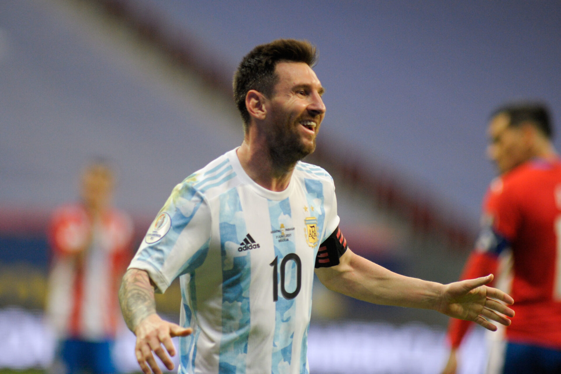 L'Argentine &agrave; gauche, le Br&eacute;sil &agrave; droite : les deux mastodontes du football sud-am&eacute;ricain seront sur le ring pour en d&eacute;coudre en finale de la Copa Am&eacute;rica, dimanche 11 juillet &agrave; 2h. Icon Sport