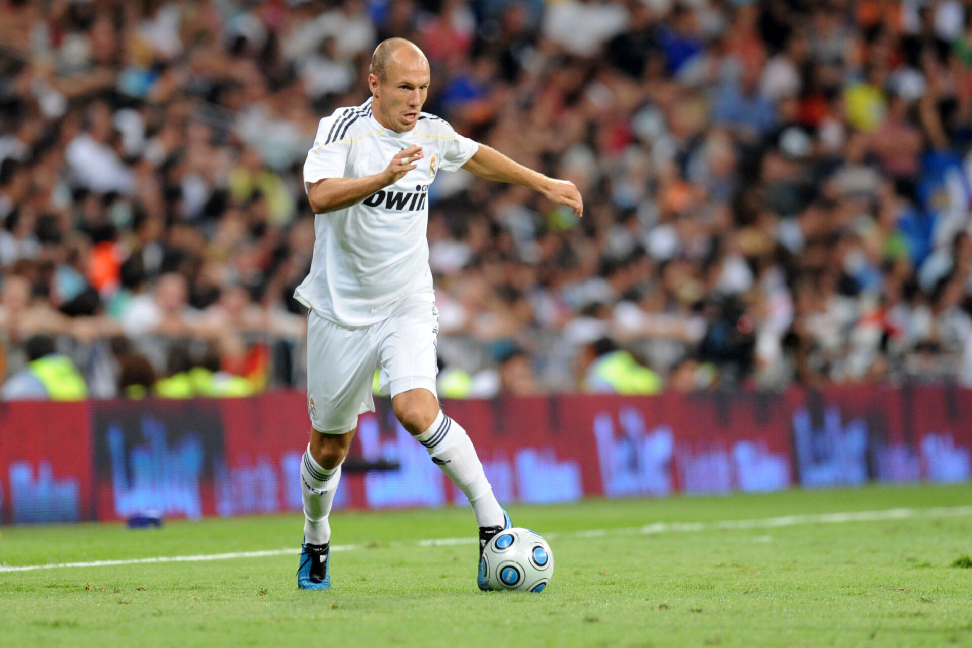 Après deux saisons à Chelsea et deux au Real, Arjen Robben a trouvé de la continuité au Bayern Munich à l'été 2009 (iconsport) Après deux saisons à Chelsea et deux au Real, Arjen Robben a trouvé de la continuité au Bayern Munich à l'été 2009 (iconsport)